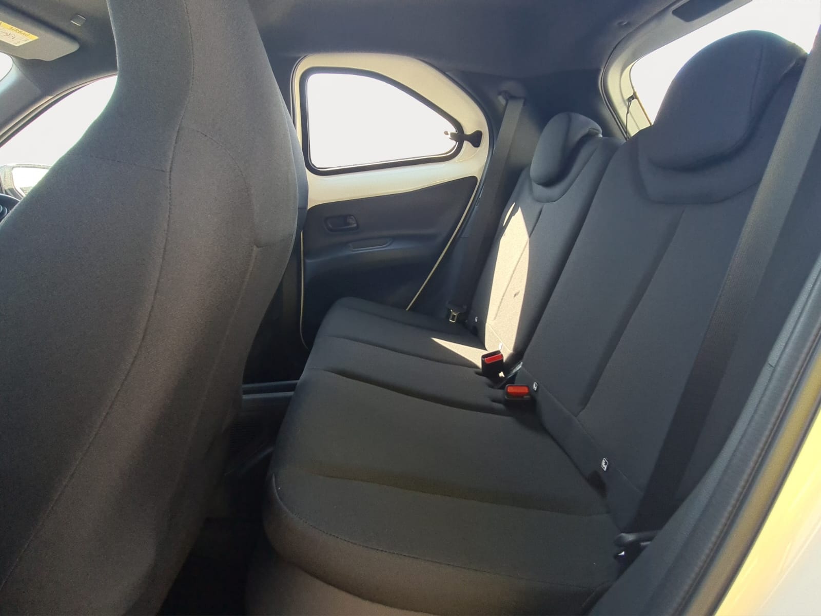 TOYOTA Aygo X 1.5 Comfort e-CVT-image-14
