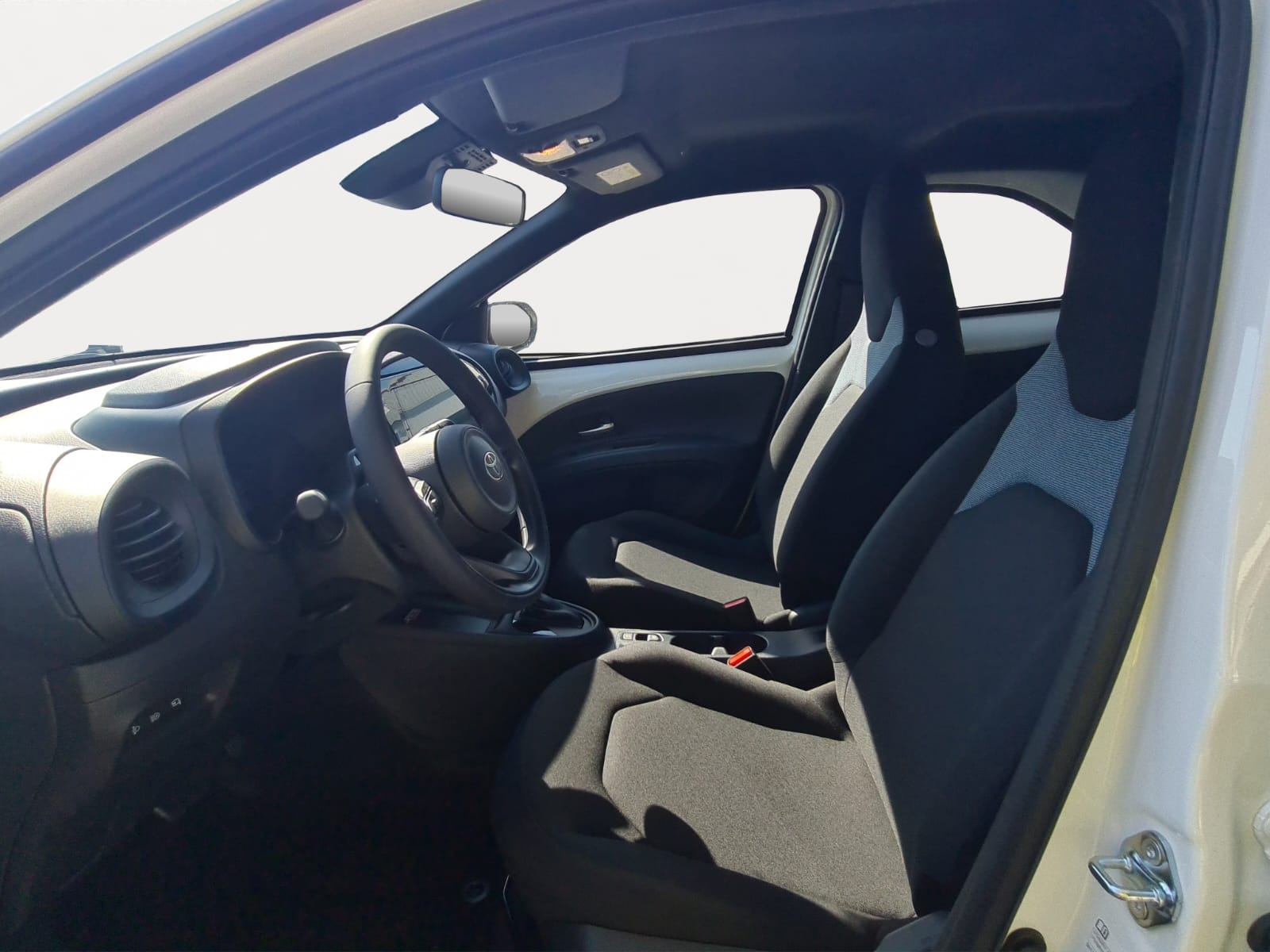 TOYOTA Aygo X 1.5 Comfort e-CVT-image-12