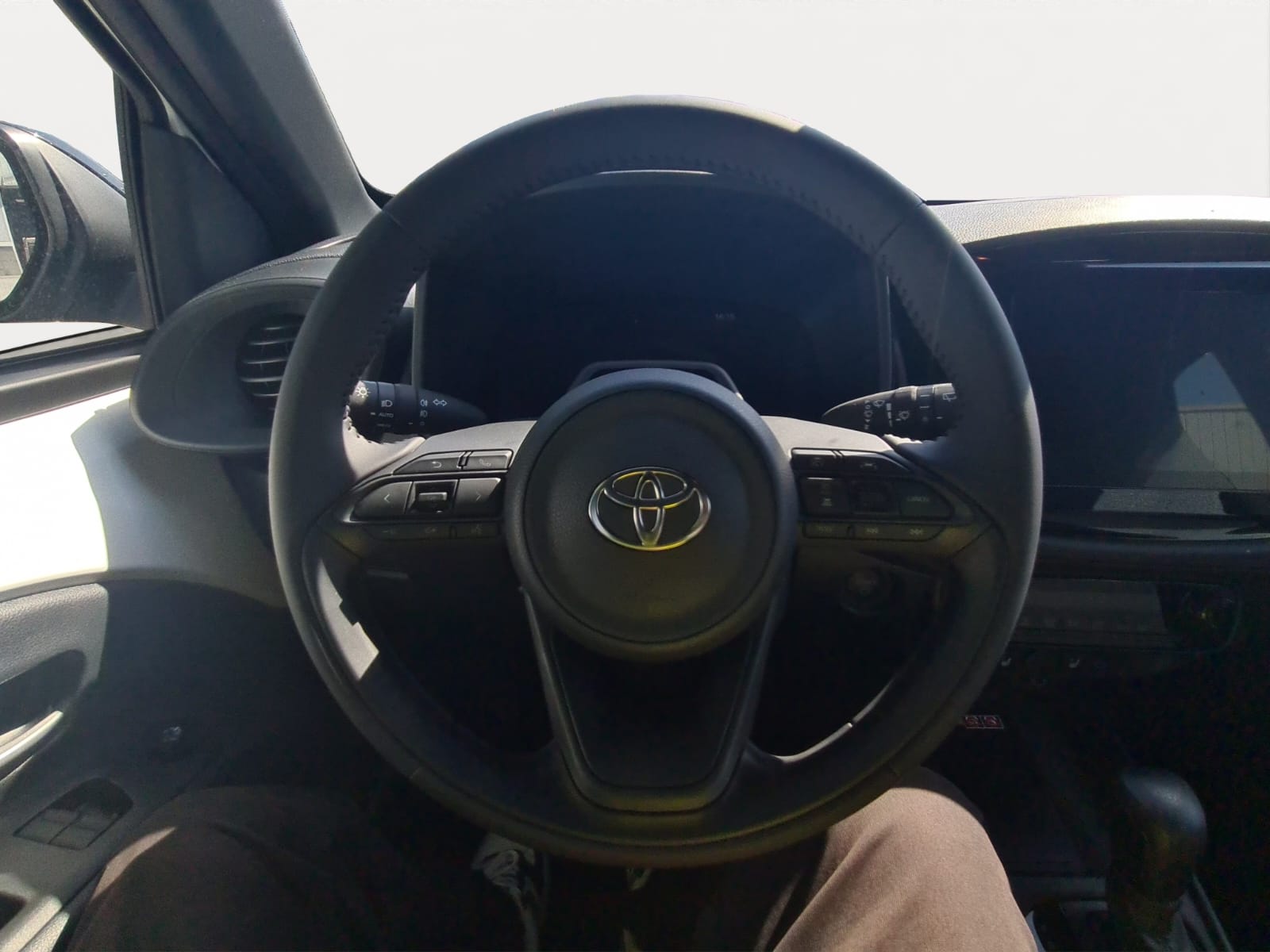 TOYOTA Aygo X 1.5 Comfort e-CVT-image-9