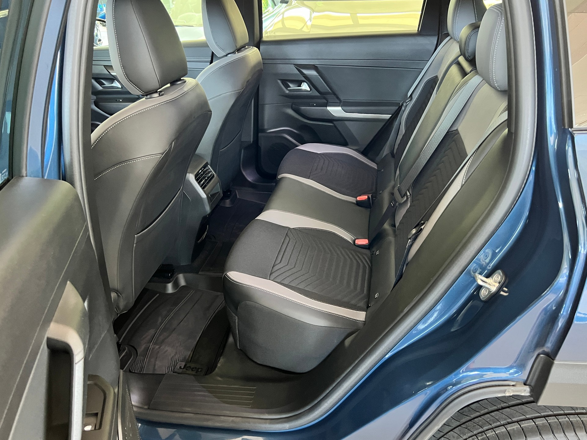 JEEP Compass 1.2 T e-Hybrid First Edition-image-28