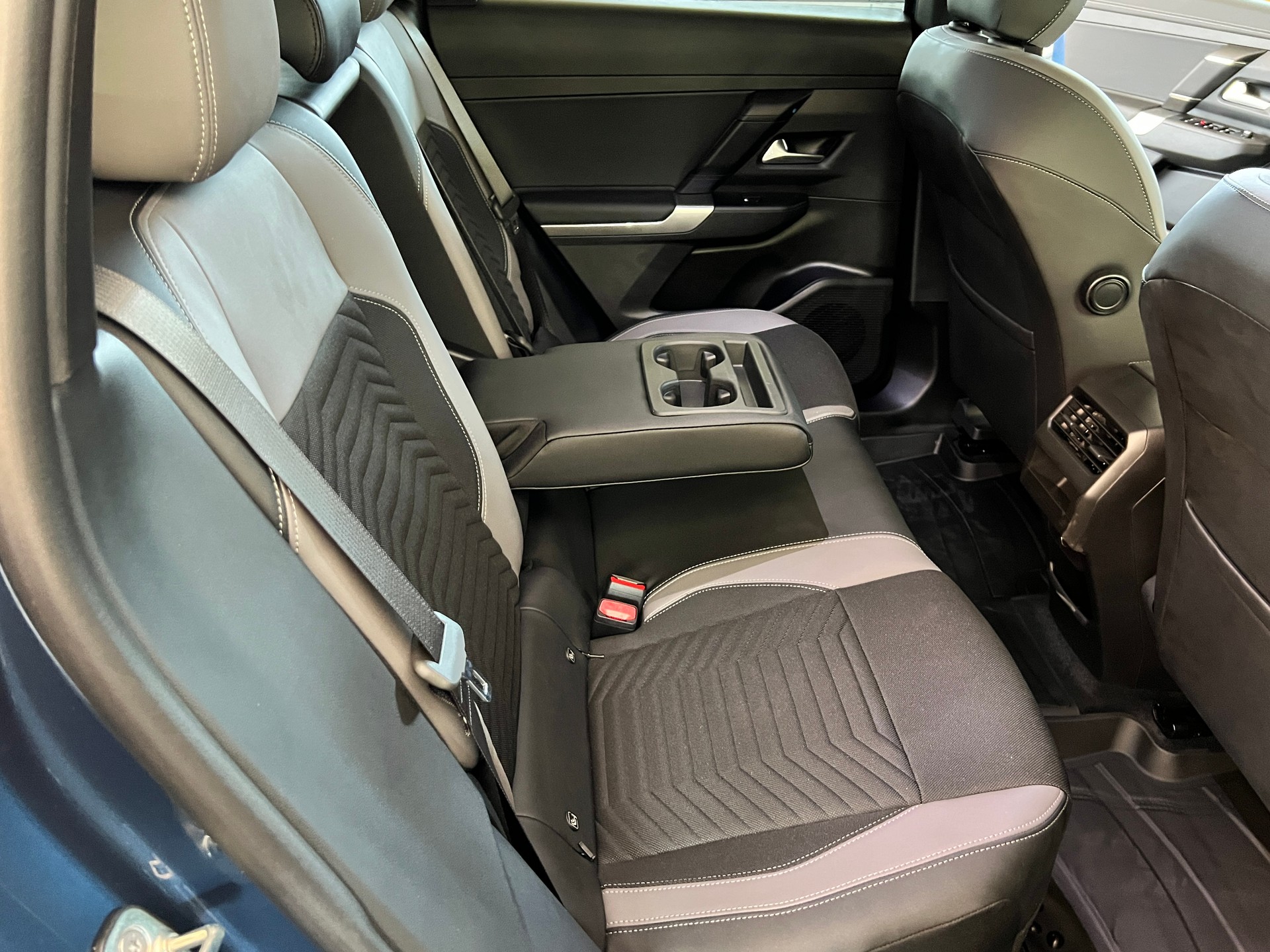 JEEP Compass 1.2 T e-Hybrid First Edition-image-29
