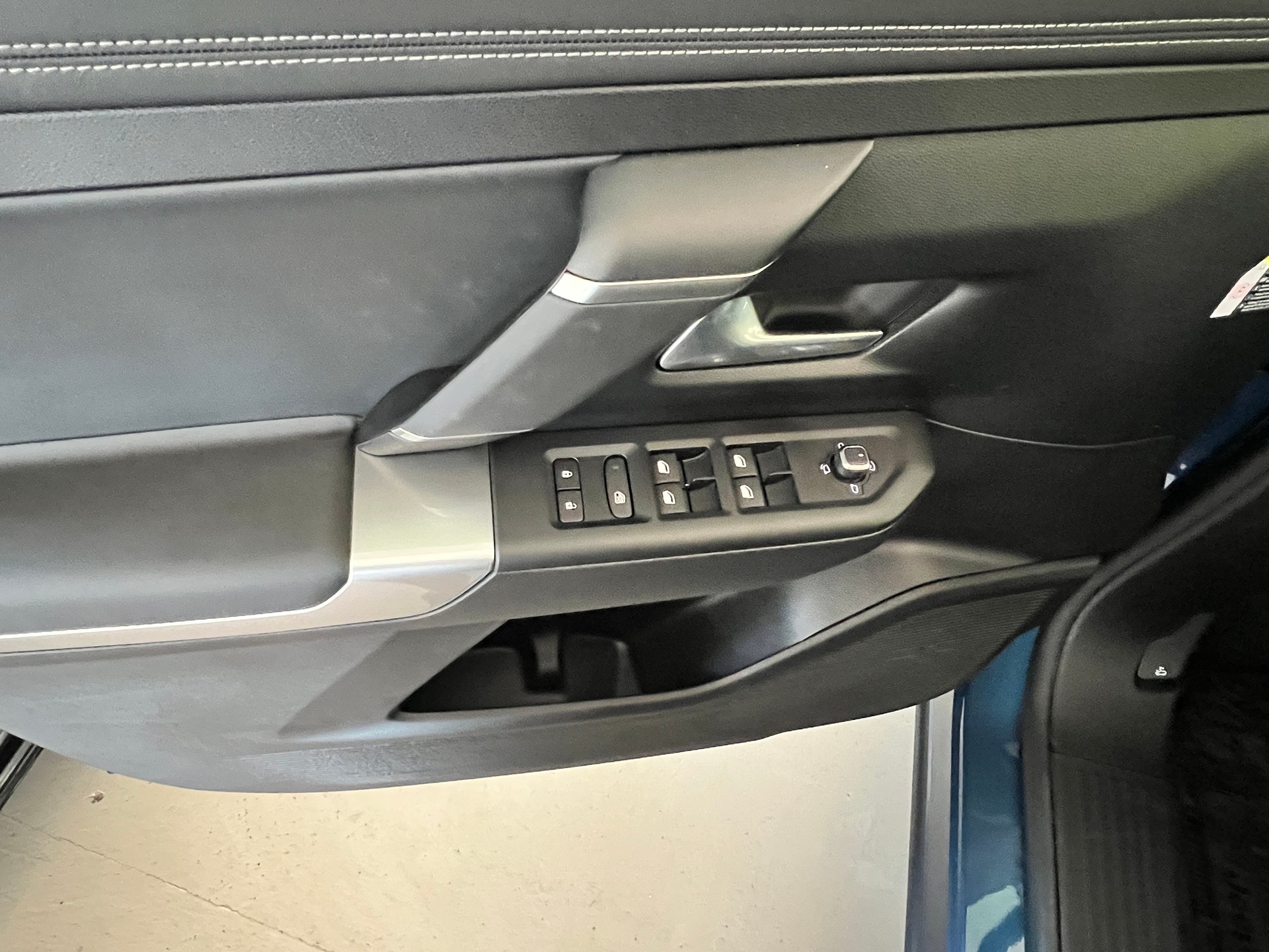 JEEP Compass 1.2 T e-Hybrid First Edition-image-26