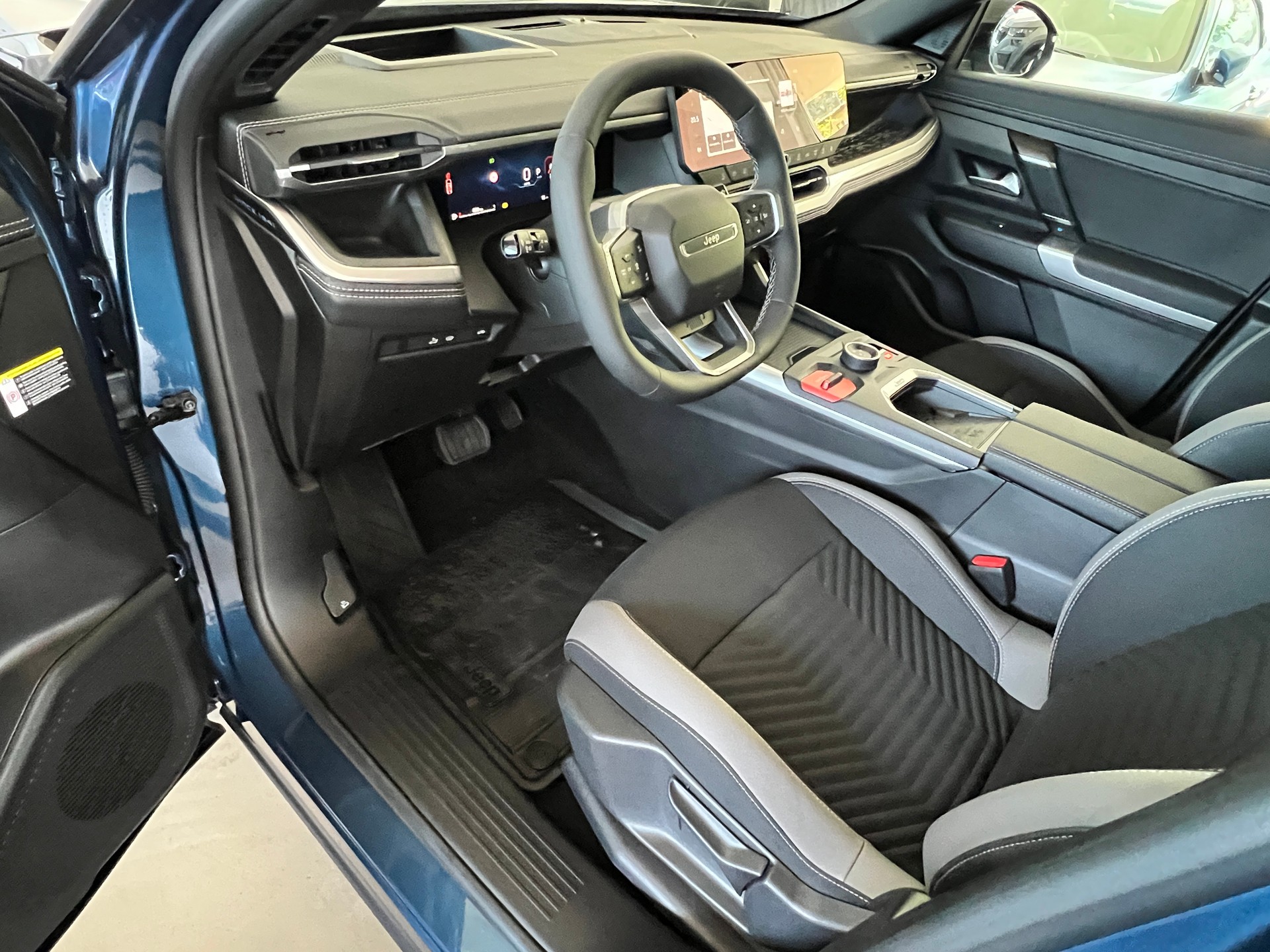 JEEP Compass 1.2 T e-Hybrid First Edition-image-16
