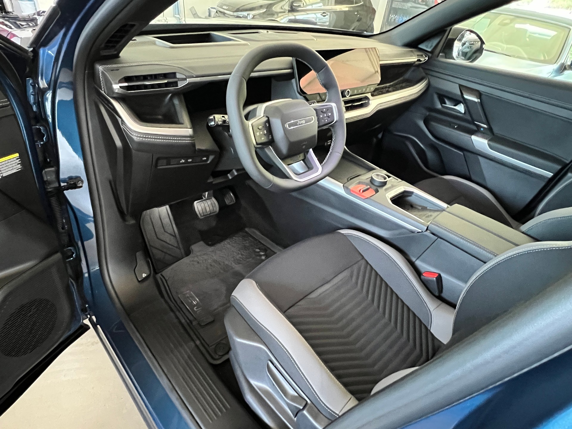JEEP Compass 1.2 T e-Hybrid First Edition-image-14