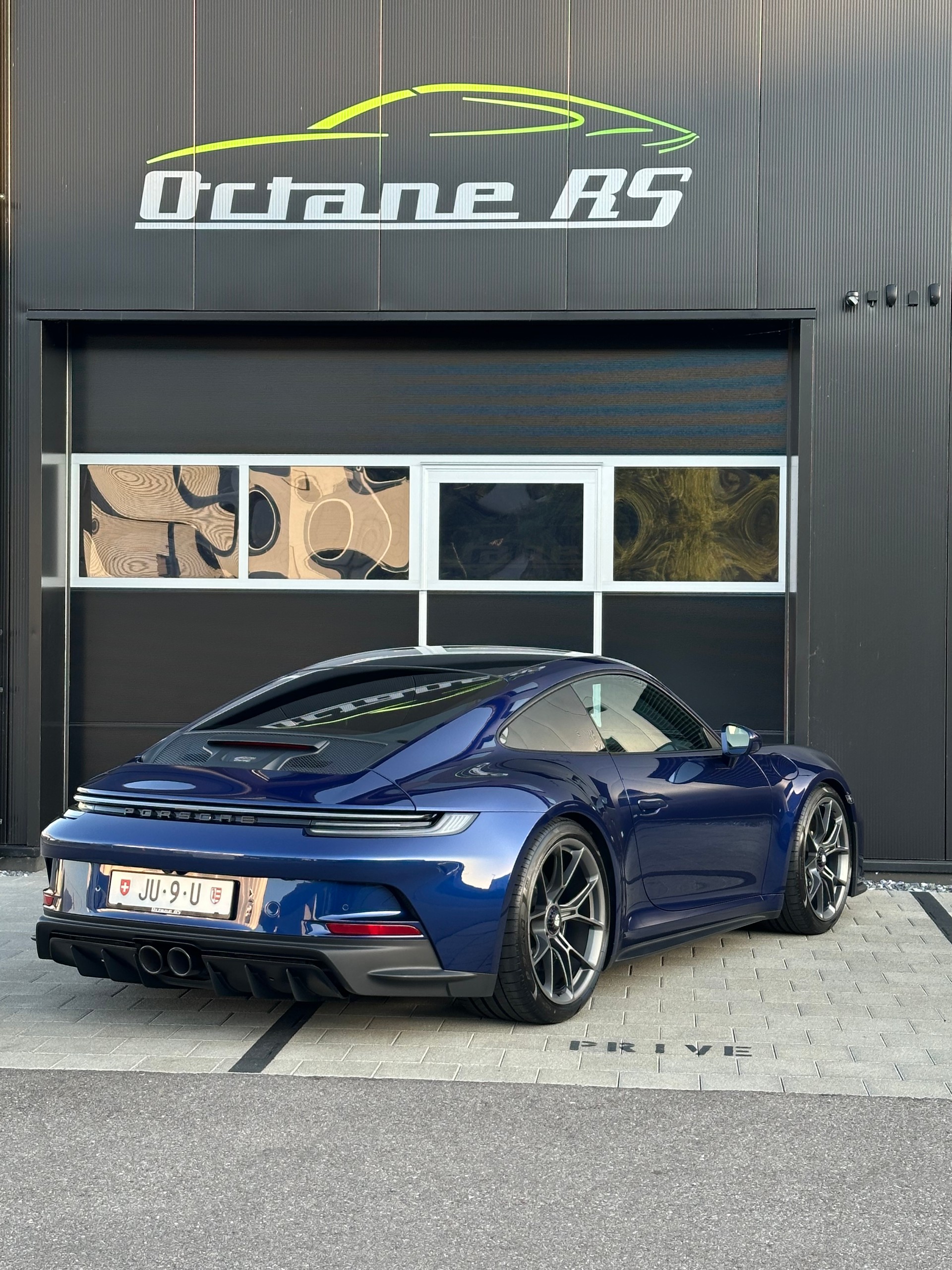 PORSCHE 911 GT3 Touring PDK-image-2