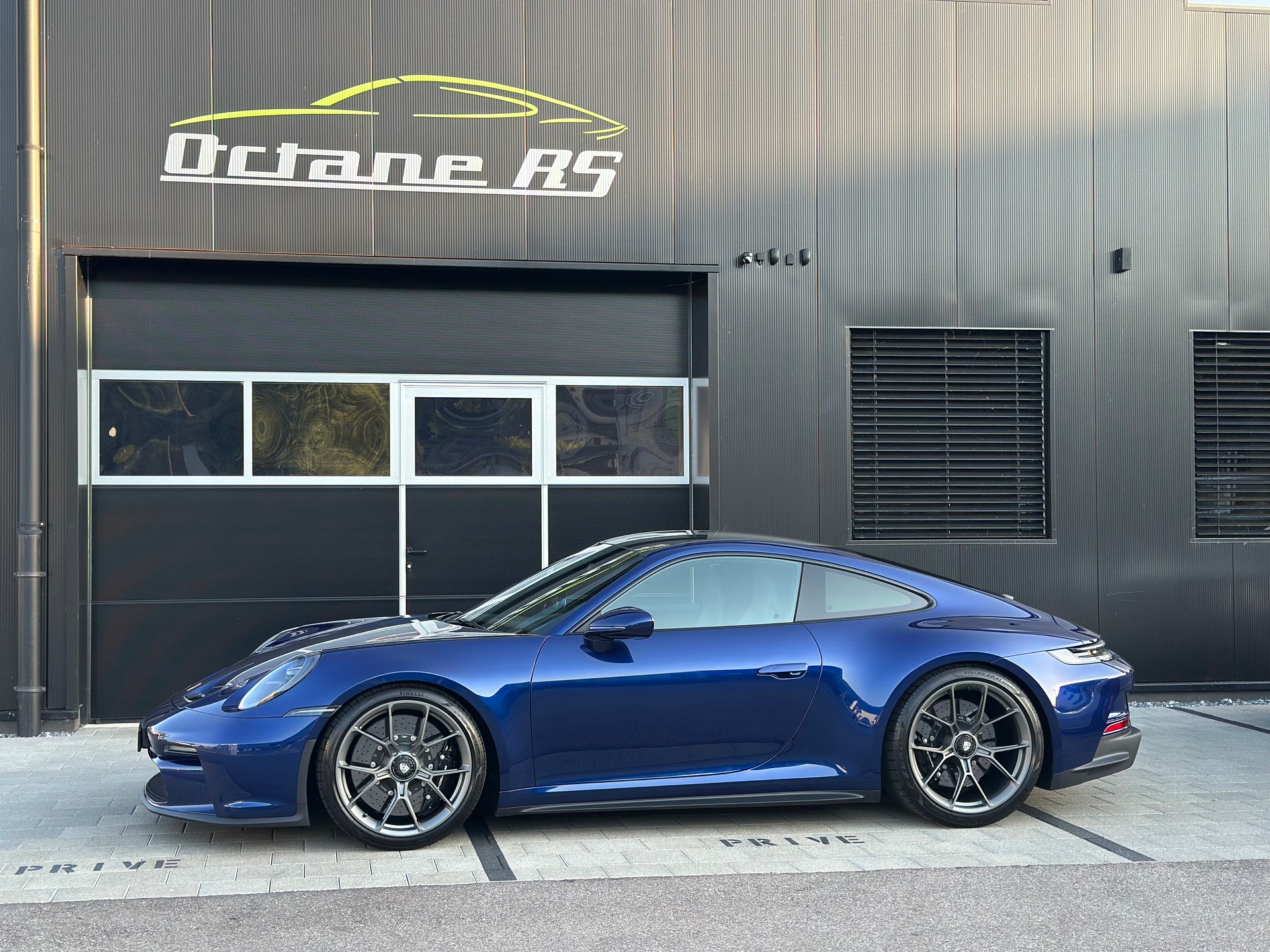 PORSCHE 911 GT3 Touring PDK-image-1