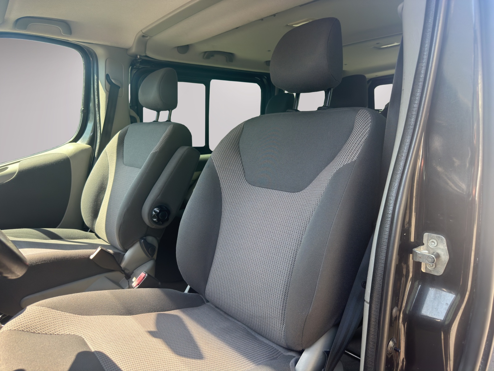OPEL Vivaro Tour 2.5 CDTI 2.7t L1H1 8 PLATZ-image-10