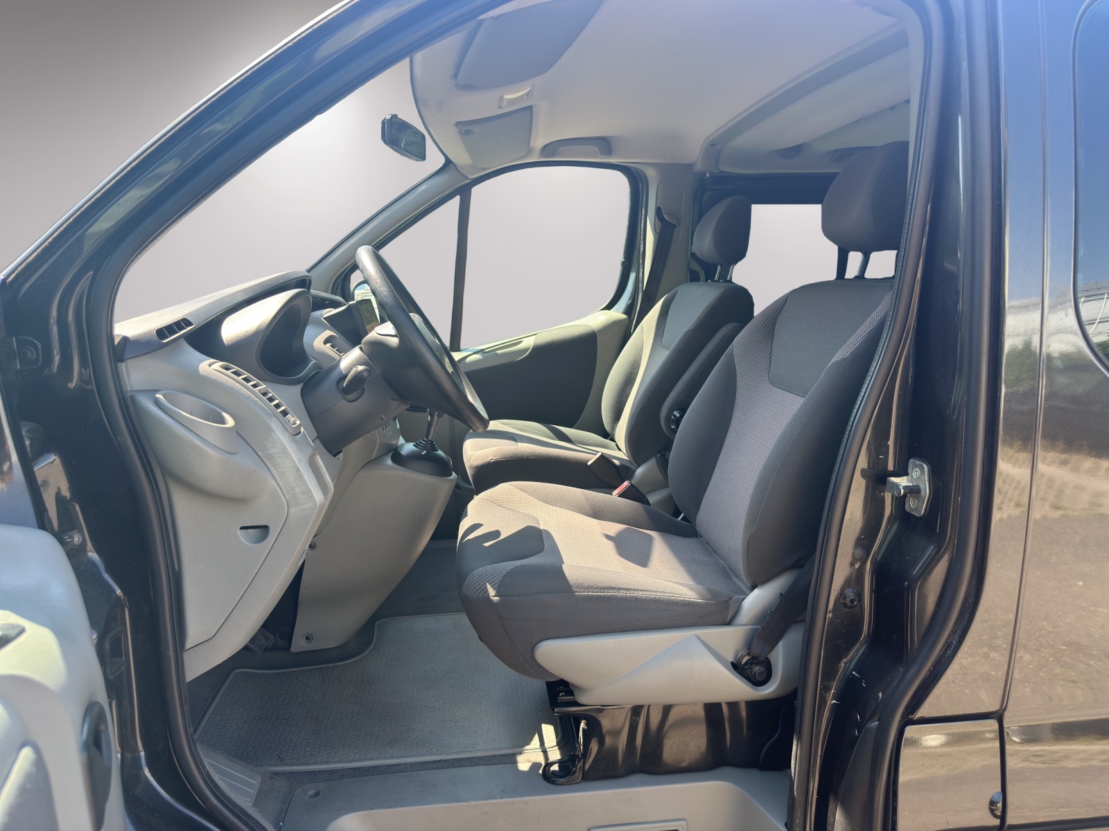 OPEL Vivaro Tour 2.5 CDTI 2.7t L1H1 8 PLATZ-image-9