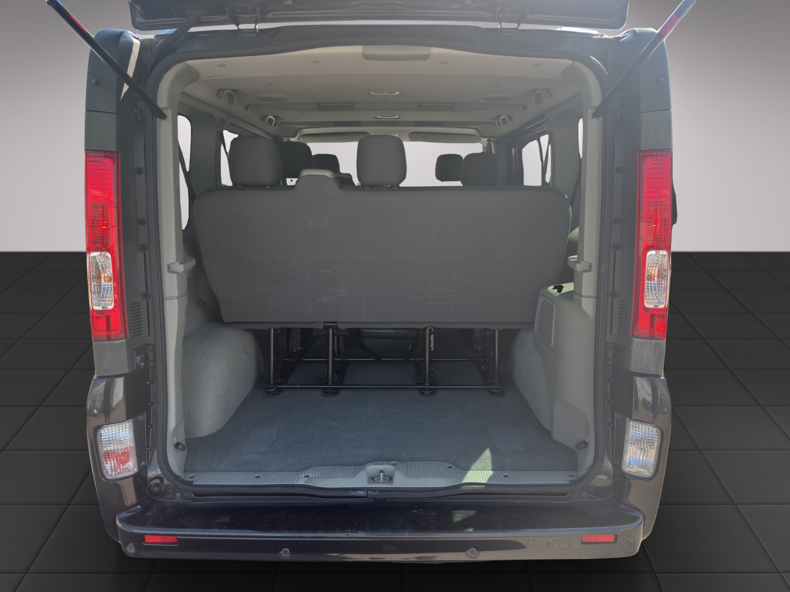 OPEL Vivaro Tour 2.5 CDTI 2.7t L1H1 8 PLATZ-image-14