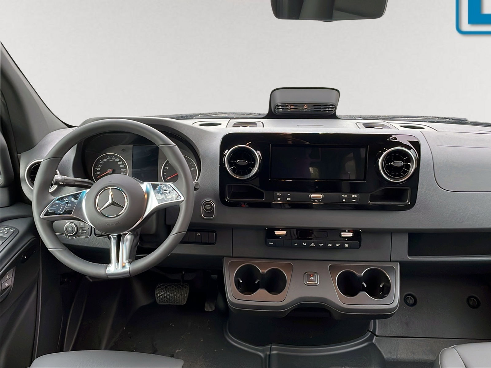 MERCEDES-BENZ Sprinter 519 CDI Extralang 9G-TRONIC 4x4-image-6
