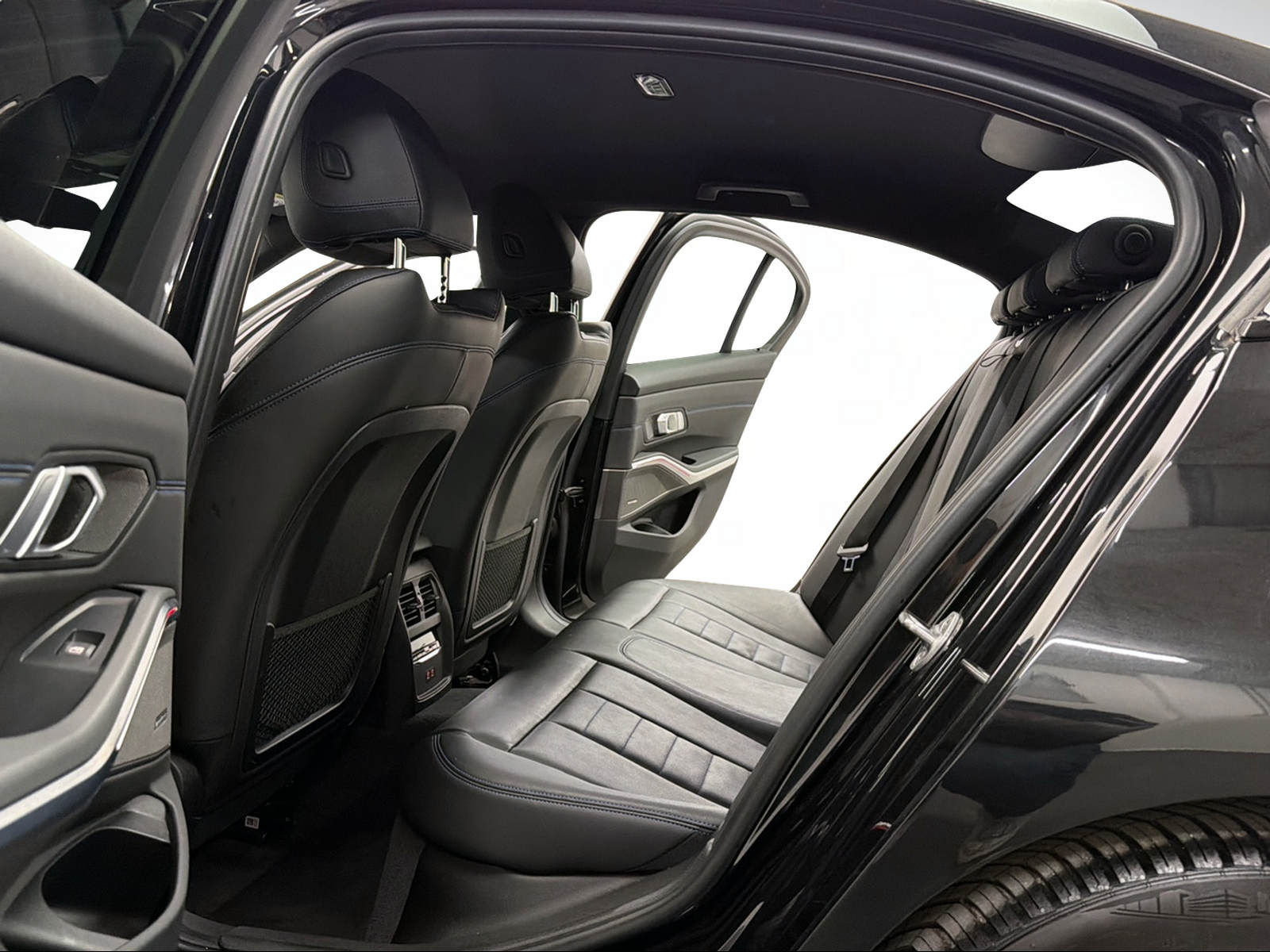 BMW 320d xDrive 48V Steptronic M Sport Black Saphir / 360° Kamera / H&K Soundsystem / Head-Up-Display / Leder / LED-Cockpit /-image-9