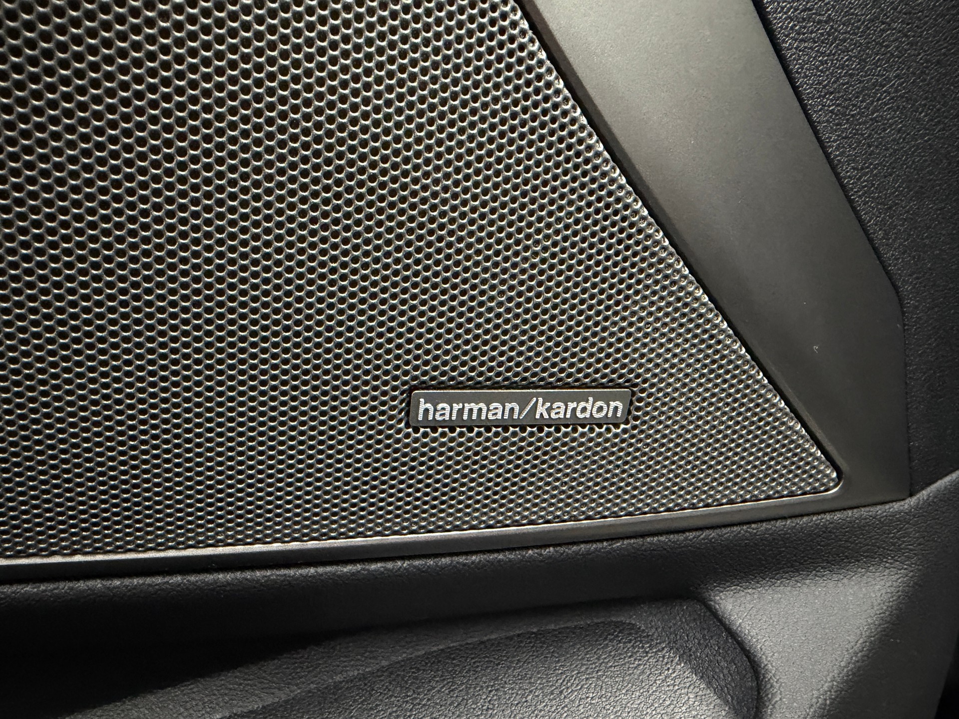 BMW 320d xDrive 48V Steptronic M Sport Black Saphir / 360° Kamera / H&K Soundsystem / Head-Up-Display / Leder / LED-Cockpit /-image-19