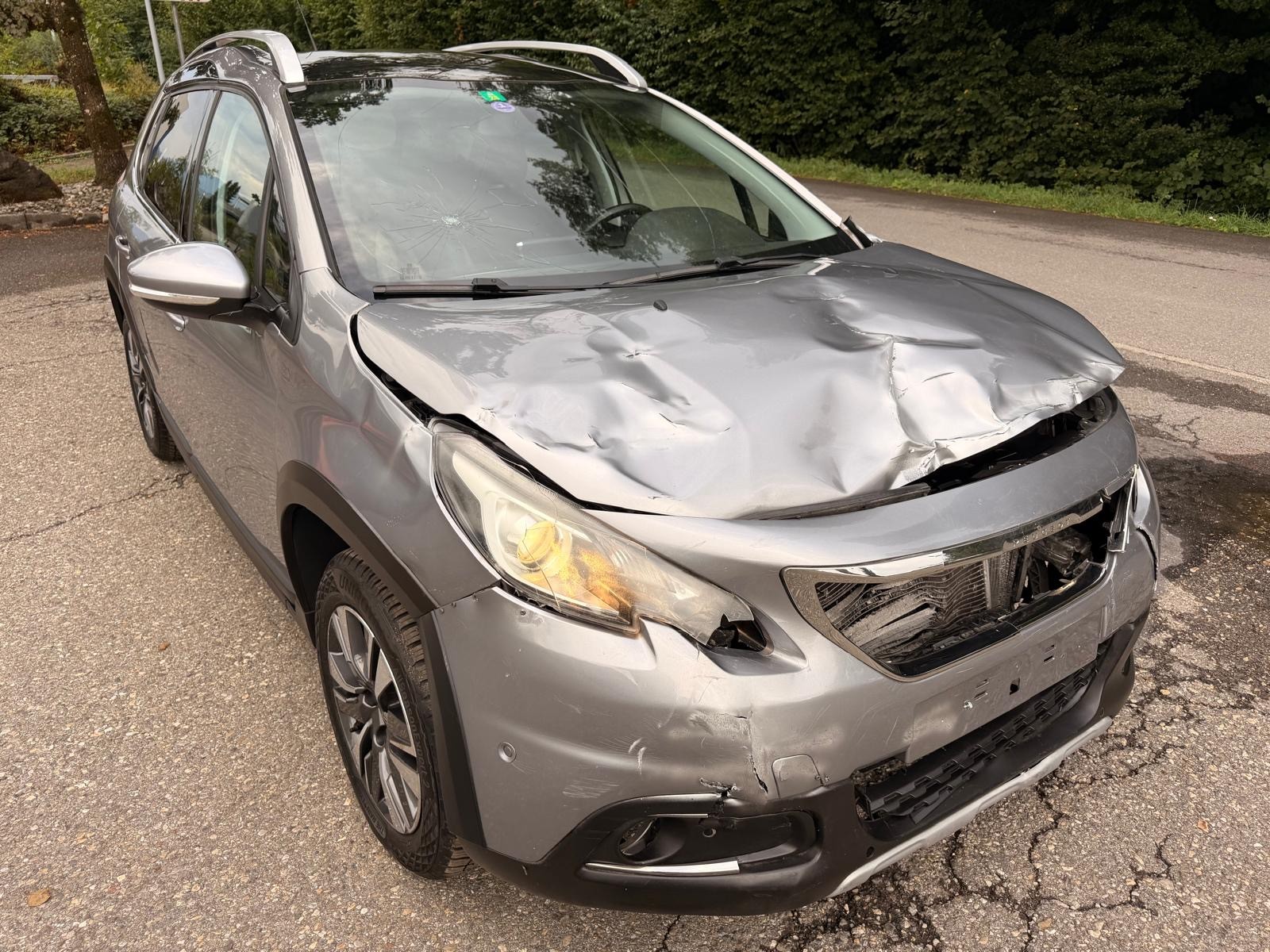 PEUGEOT 2008 1.2 PureTech Allure EAT6-image-1