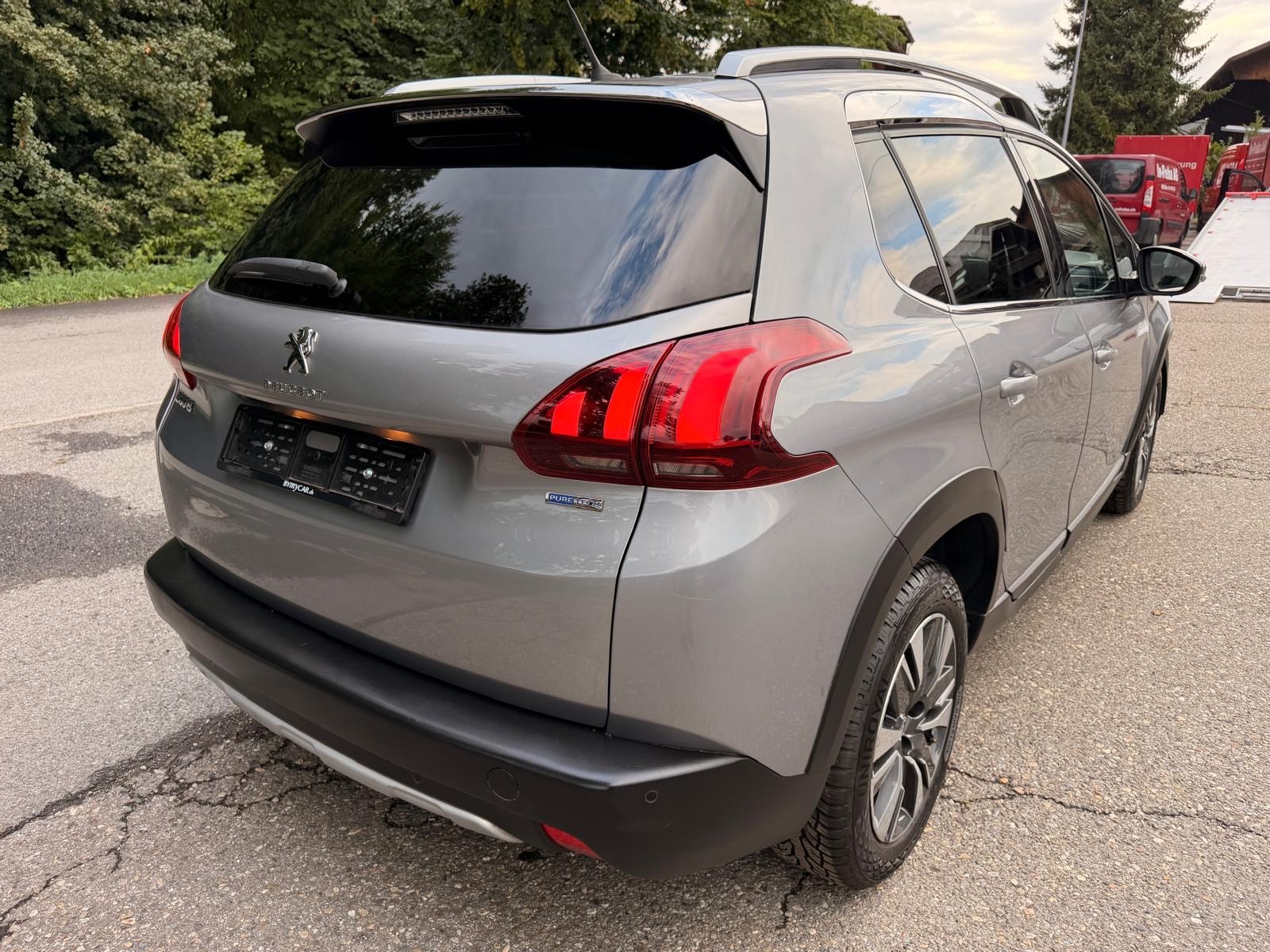 PEUGEOT 2008 1.2 PureTech Allure EAT6-image-2