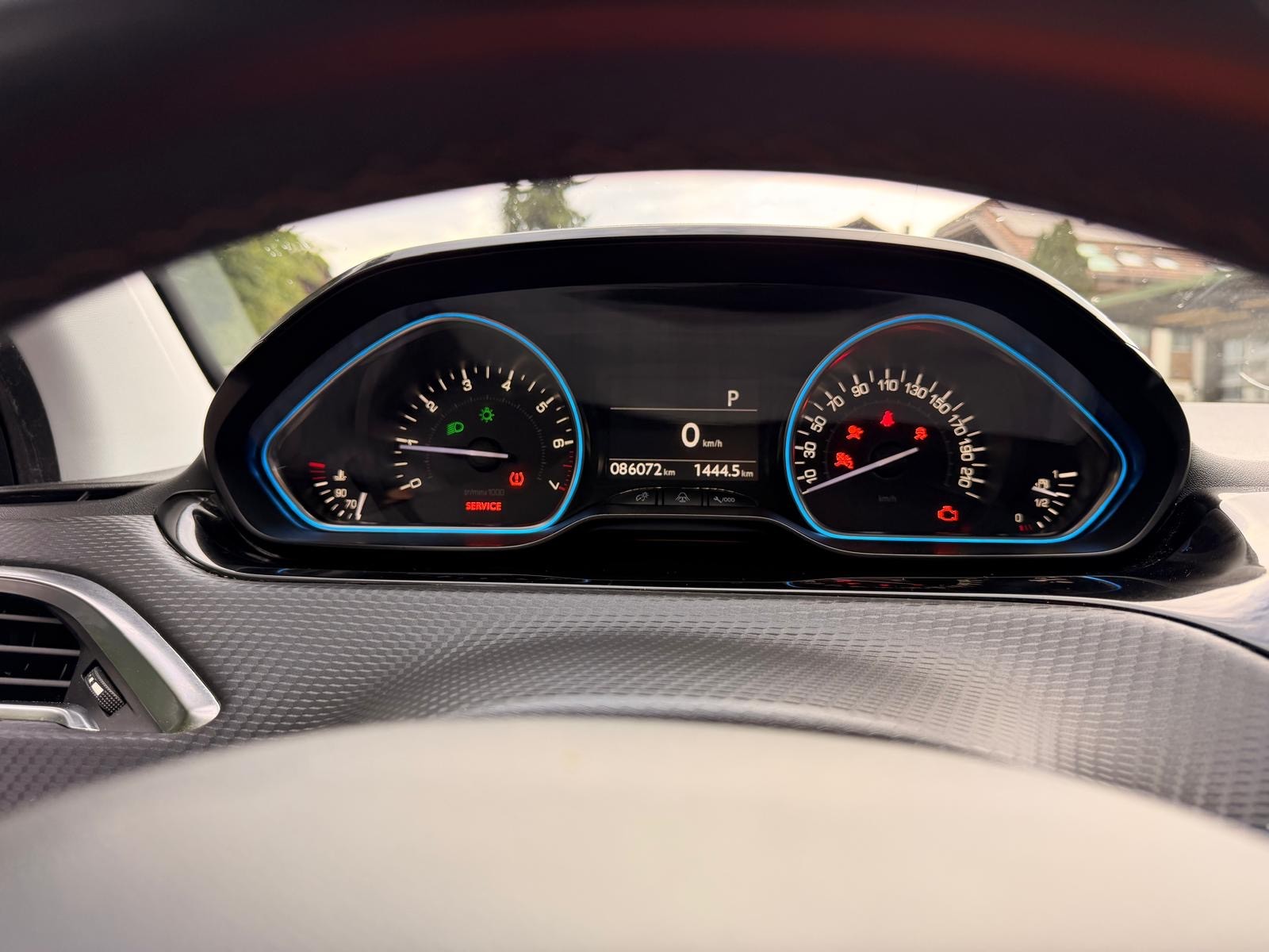 PEUGEOT 2008 1.2 PureTech Allure EAT6-image-15
