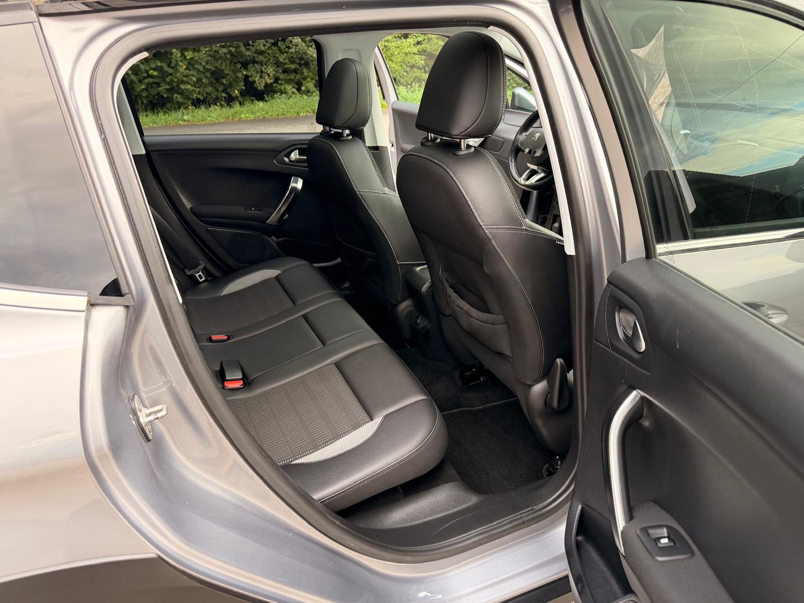 PEUGEOT 2008 1.2 PureTech Allure EAT6-image-11