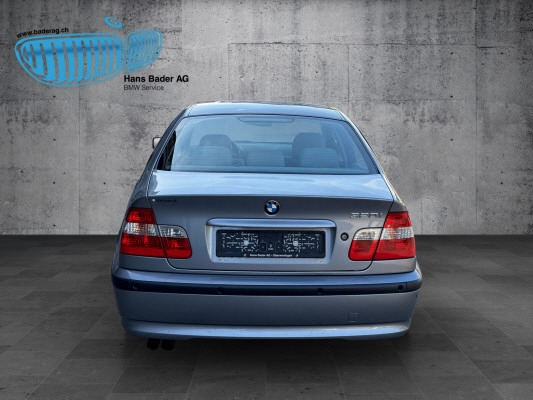 BMW 320i-image-3