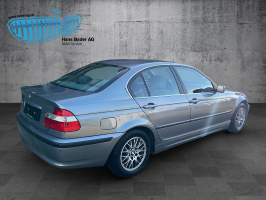 BMW 320i-image-4