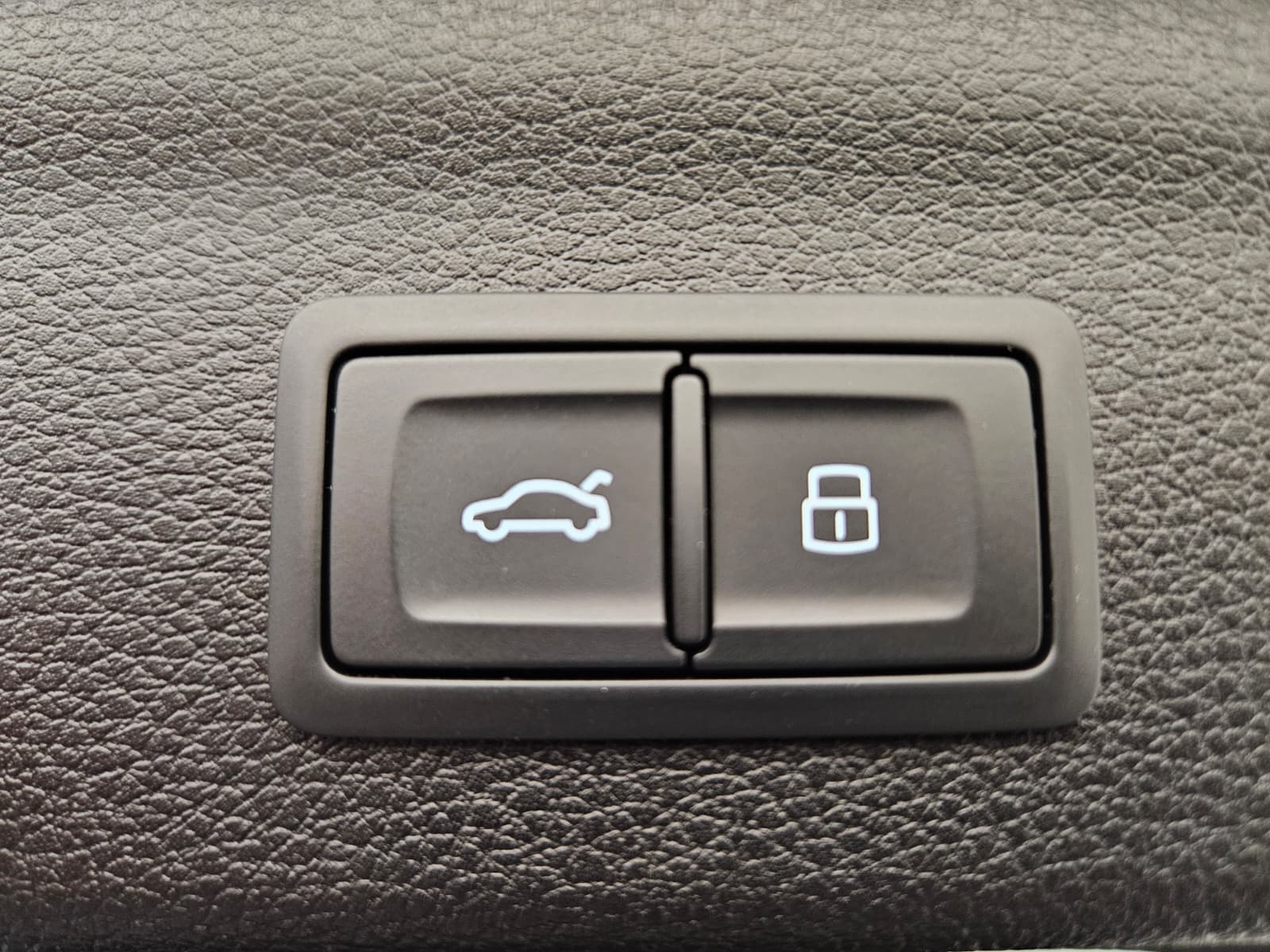 AUDI Q3 45 TFSI e S line S-tronic-image-16