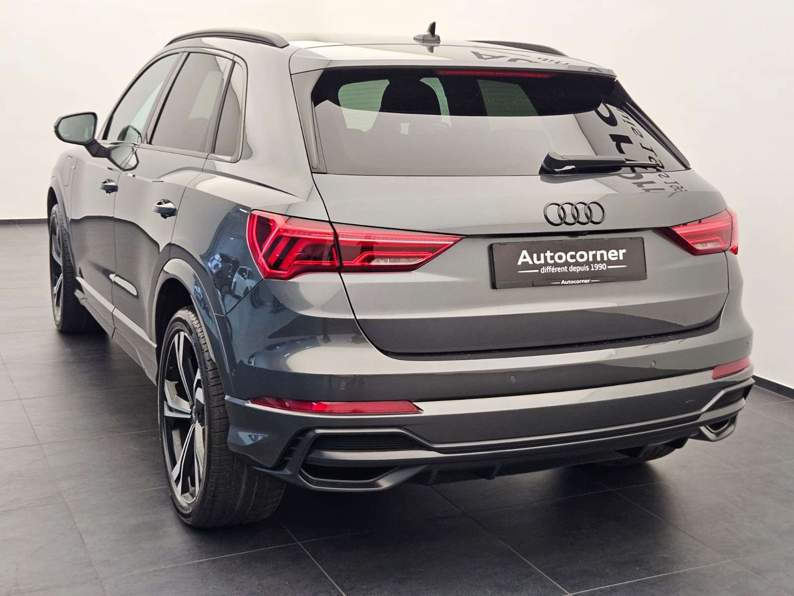 AUDI Q3 45 TFSI e S line S-tronic-image-9