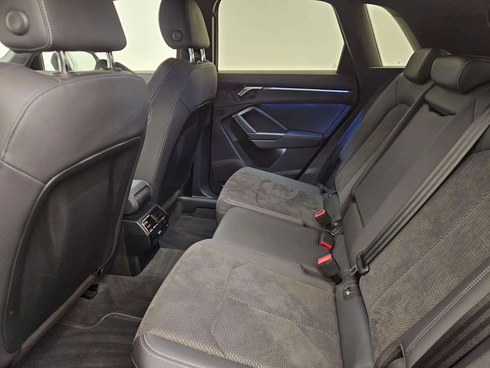 AUDI Q3 45 TFSI e S line S-tronic-image-13