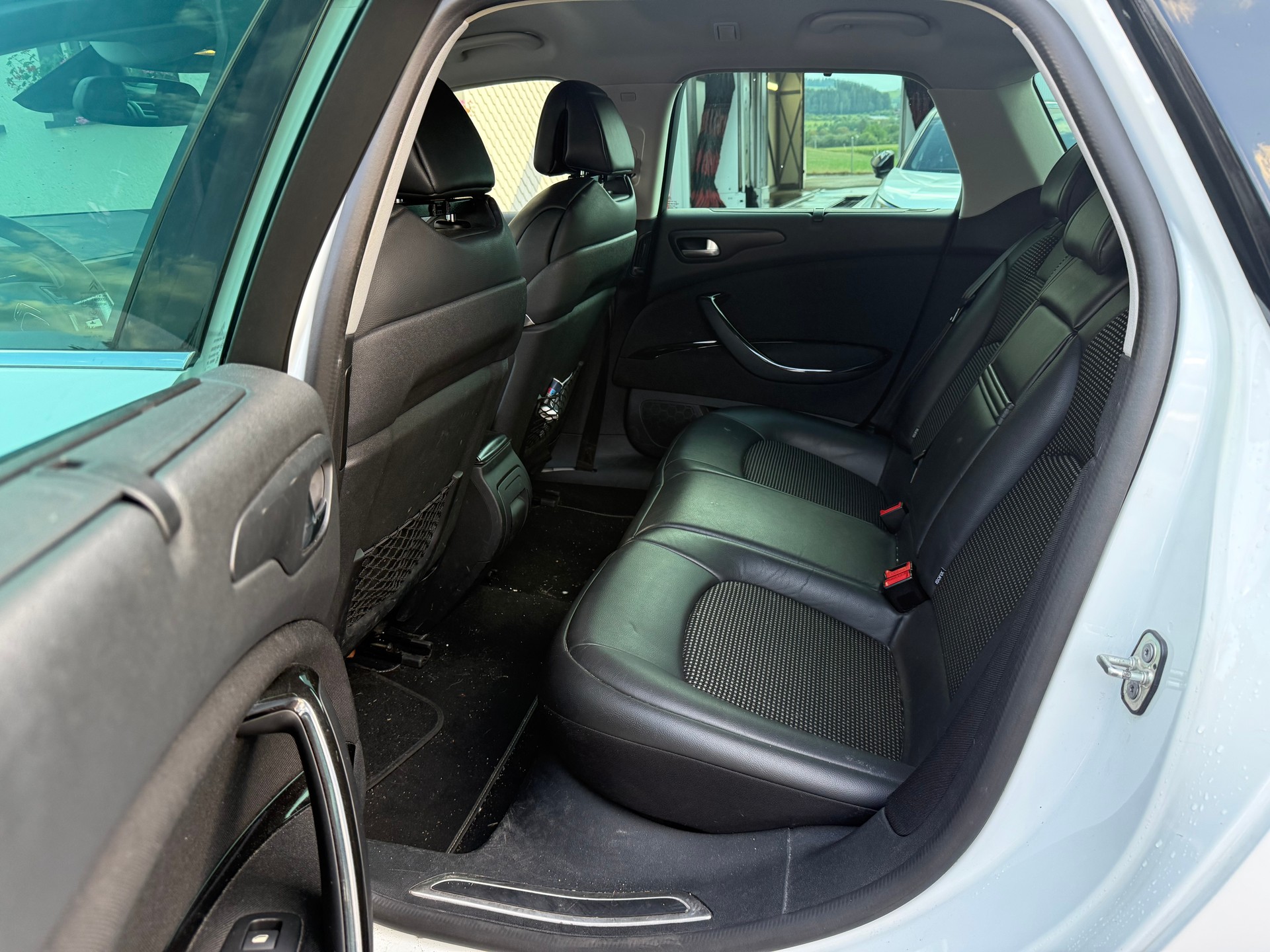 CITROEN C5 Tourer 2.2 HDi CrossTourer Automatic-image-8