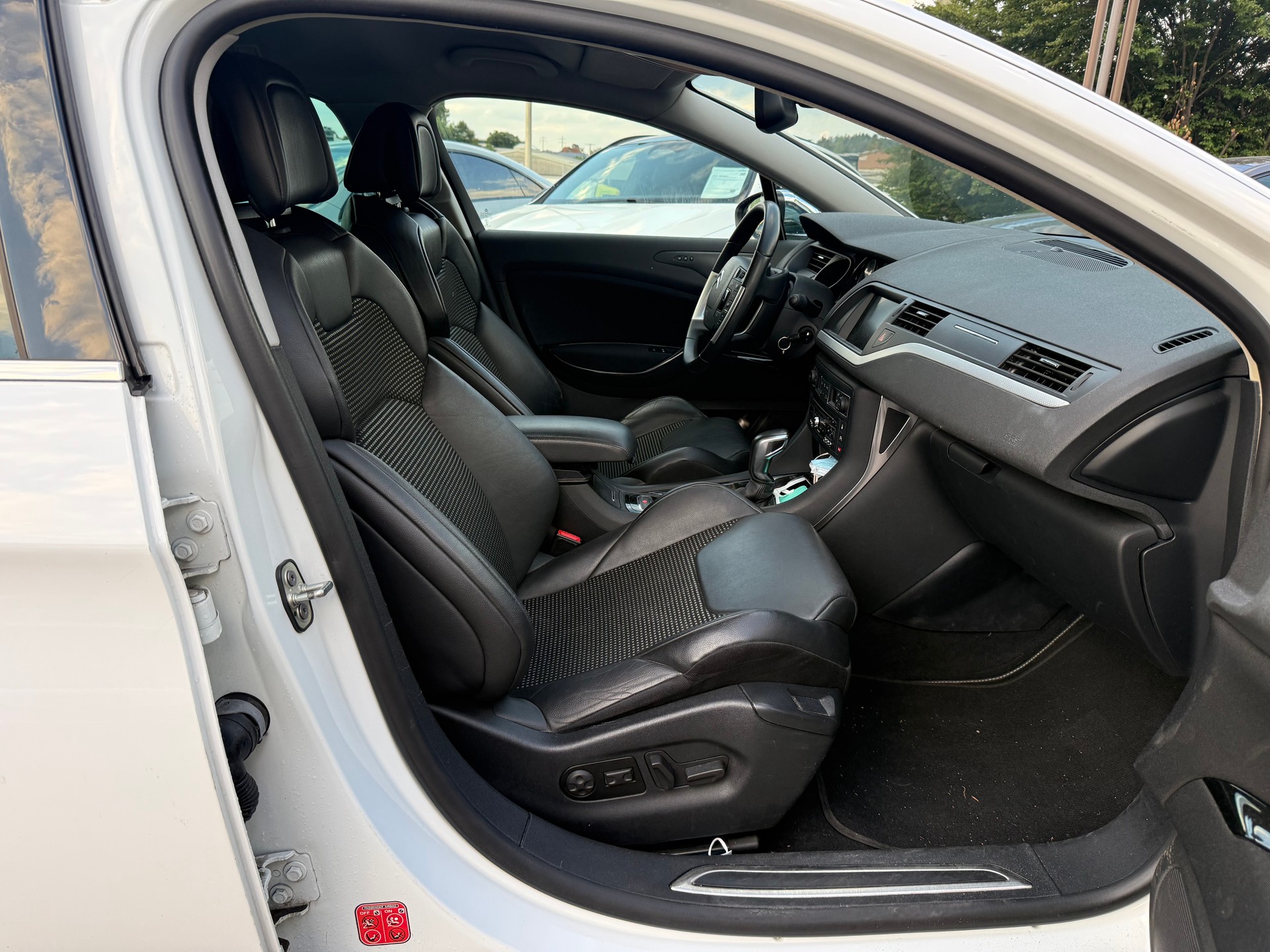 CITROEN C5 Tourer 2.2 HDi CrossTourer Automatic-image-10