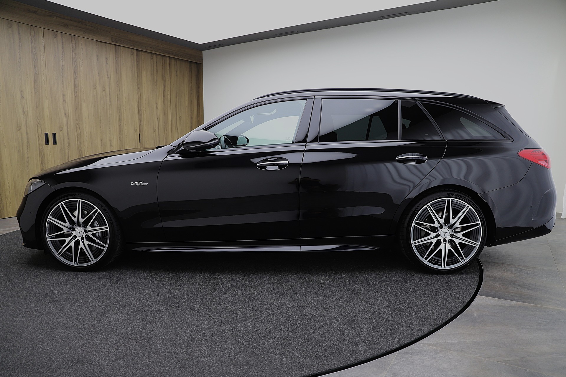 MERCEDES-BENZ C 43 AMG 4 Matic Executive Edition mit Night Paket-image-2