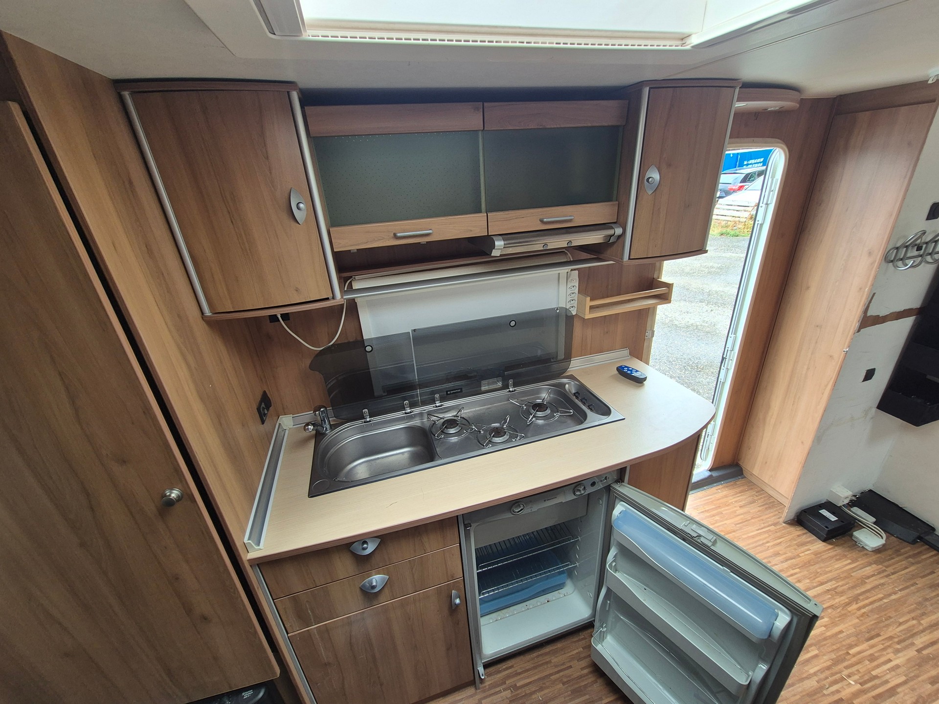 BÜRSTNER Averso 550TK gepflegt Top mit Mover-image-12