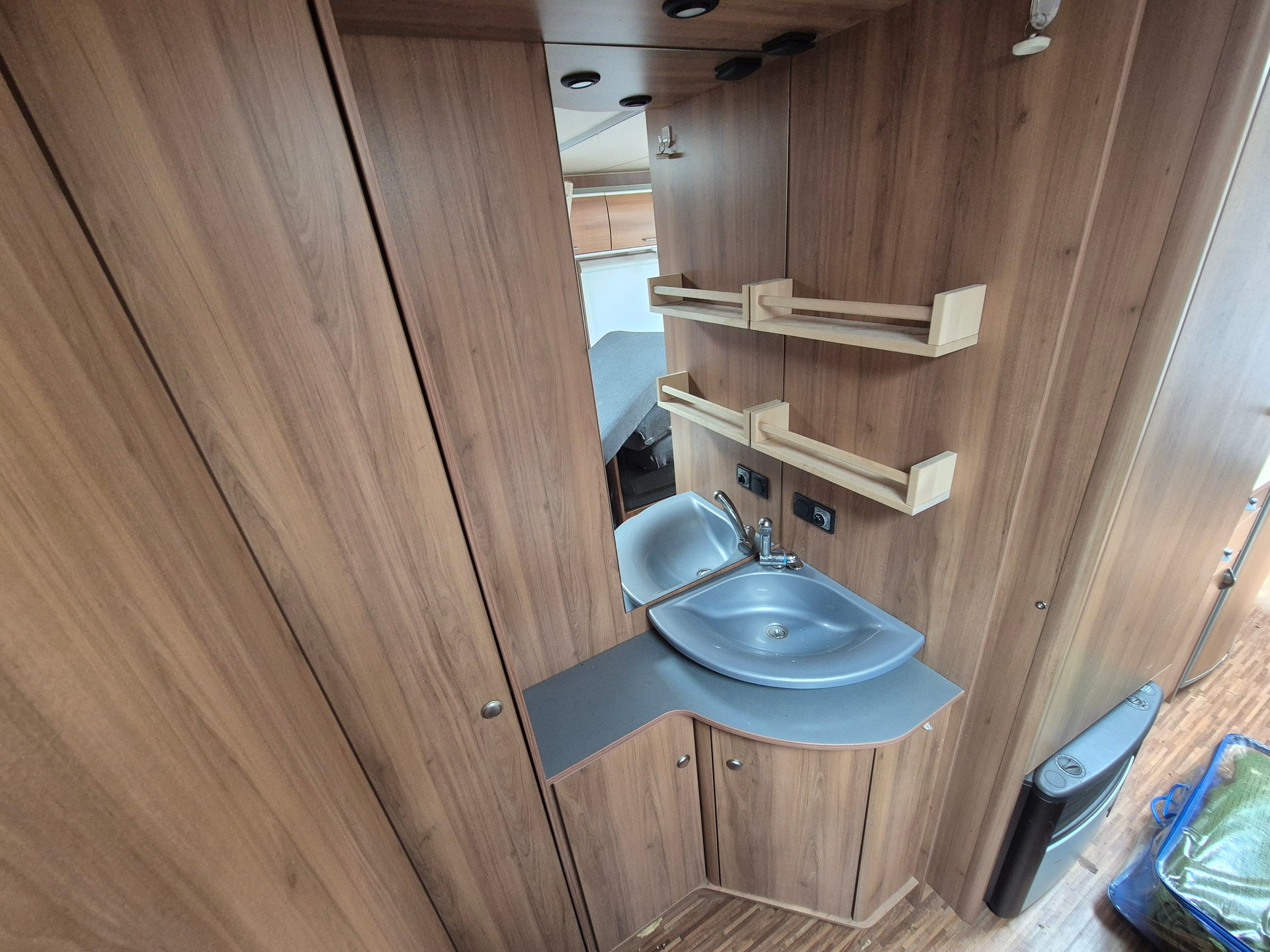 BÜRSTNER Averso 550TK gepflegt Top mit Mover-image-11