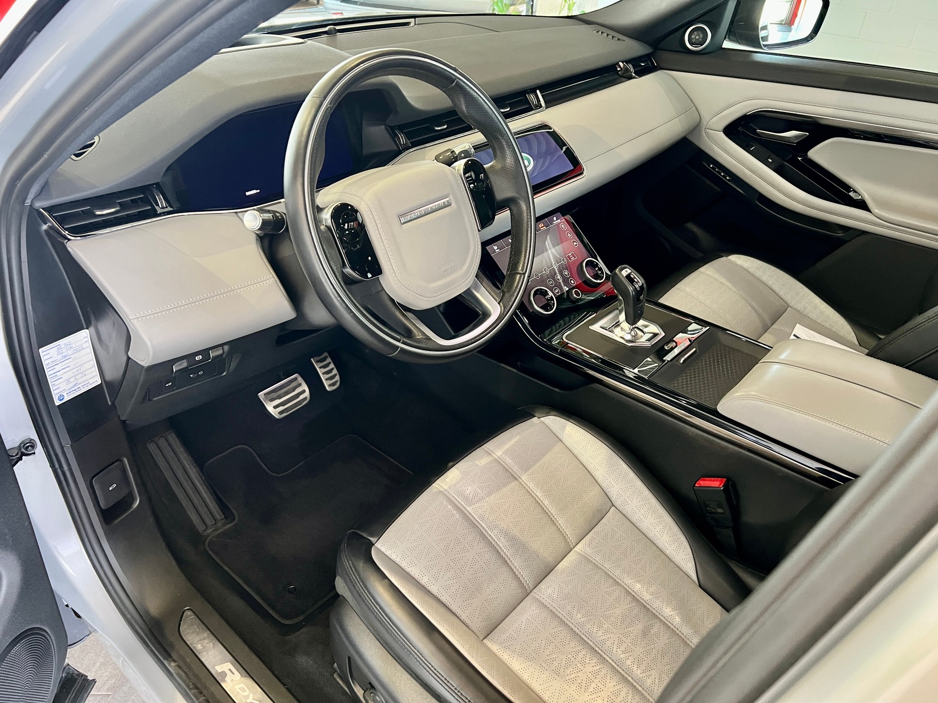 LAND ROVER Range Rover Evoque R-Dynamic P 300 HSE AT9-image-4