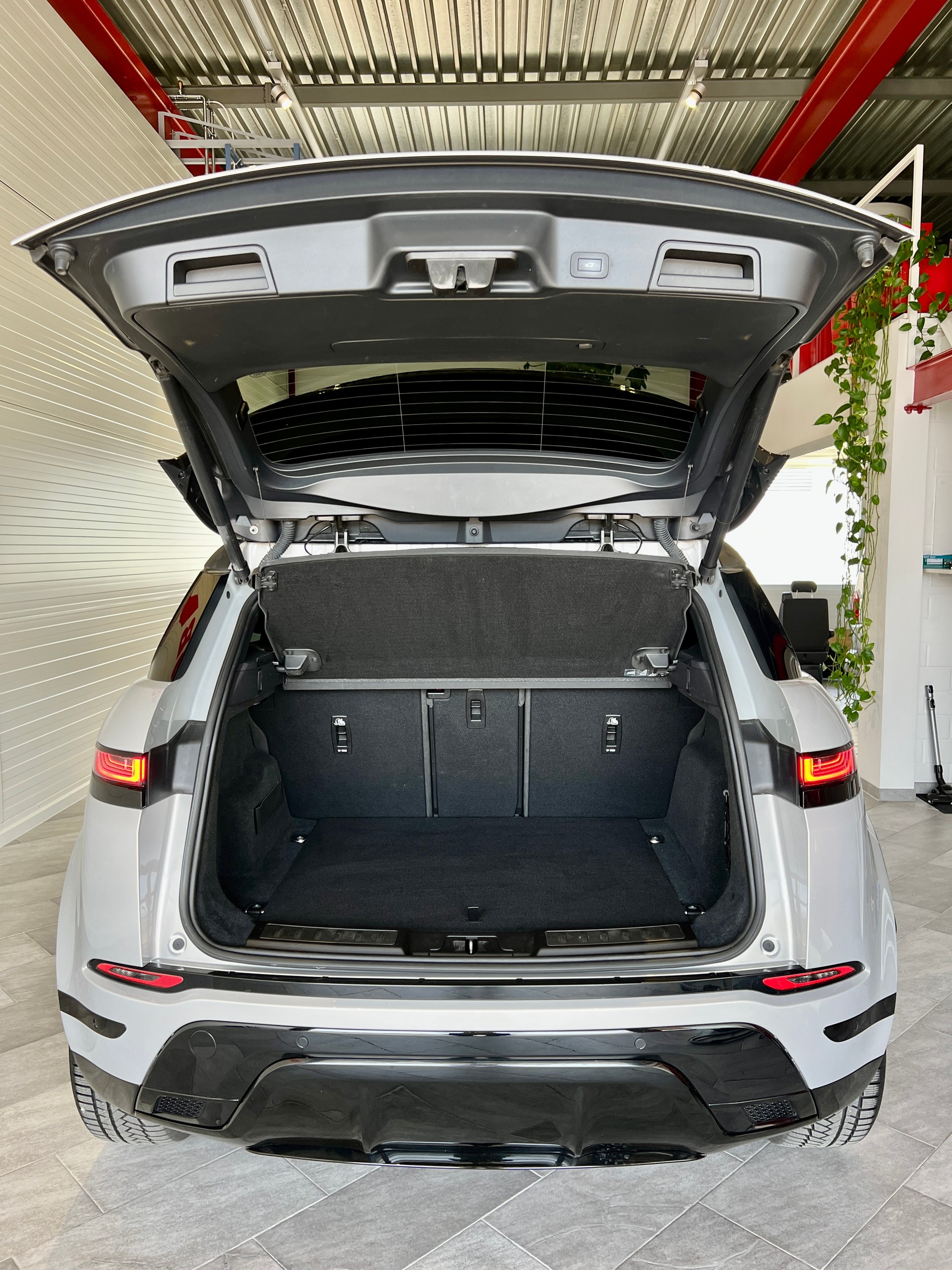 LAND ROVER Range Rover Evoque R-Dynamic P 300 HSE AT9-image-10