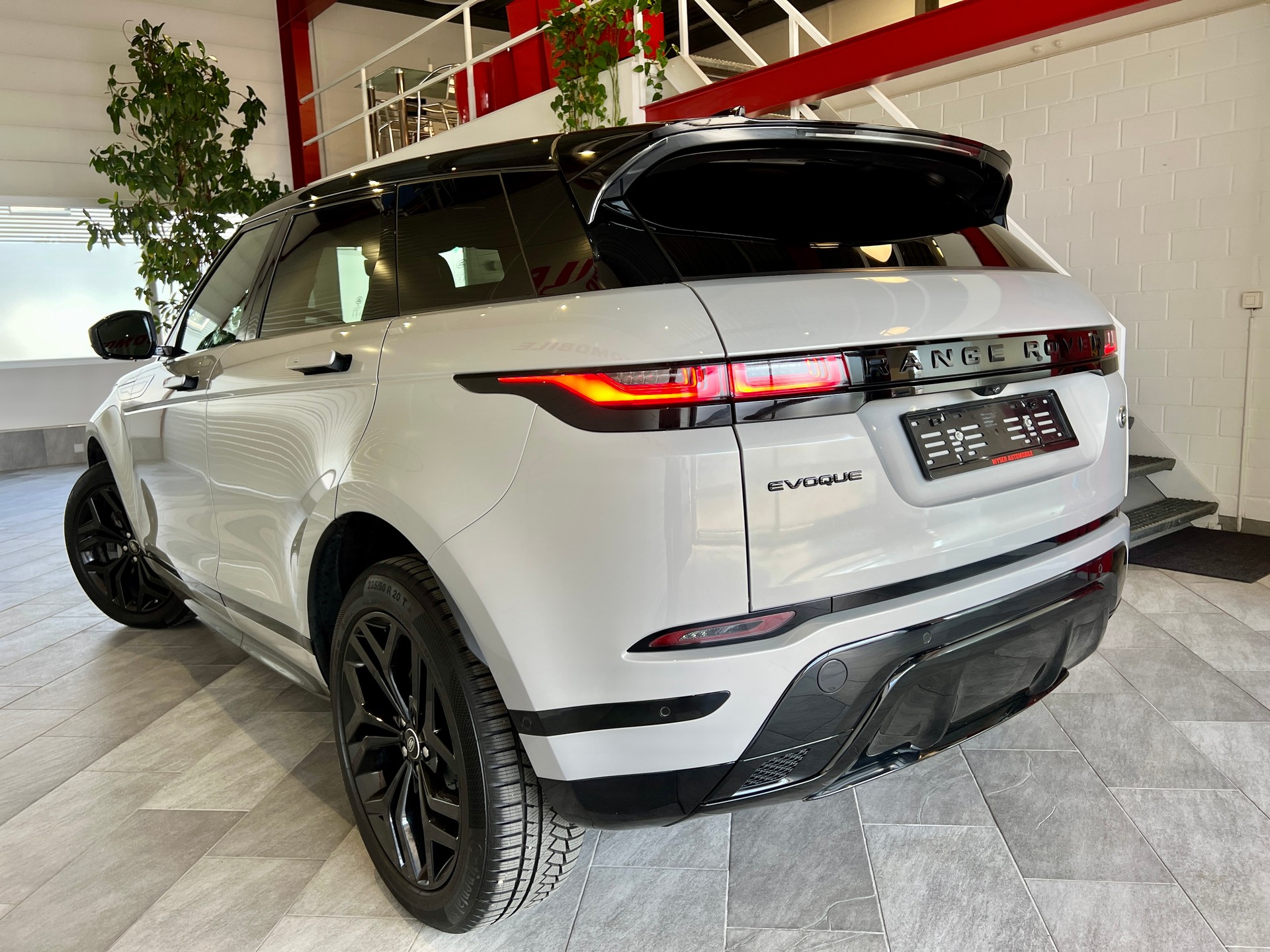 LAND ROVER Range Rover Evoque R-Dynamic P 300 HSE AT9-image-2