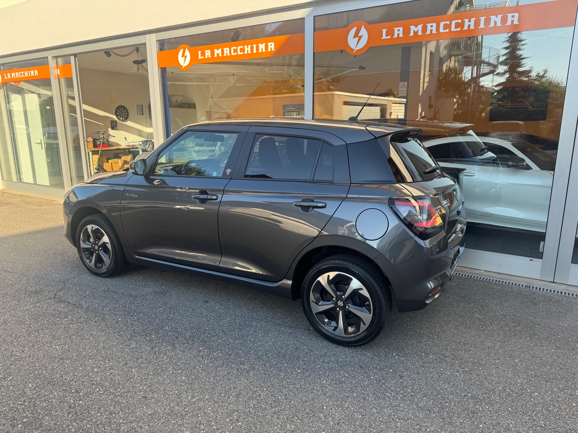 SUZUKI Swift 1.2 Piz Sulai Hybrid Top 4x4-image-2