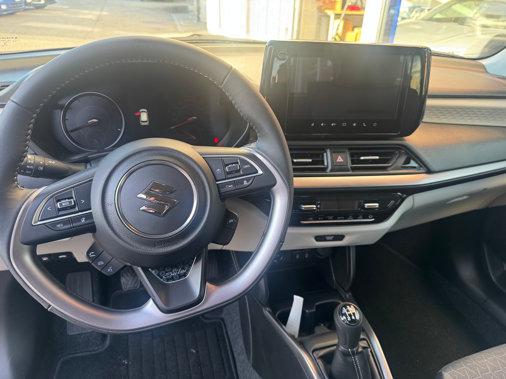 SUZUKI Swift 1.2 Piz Sulai Hybrid Top 4x4-image-5
