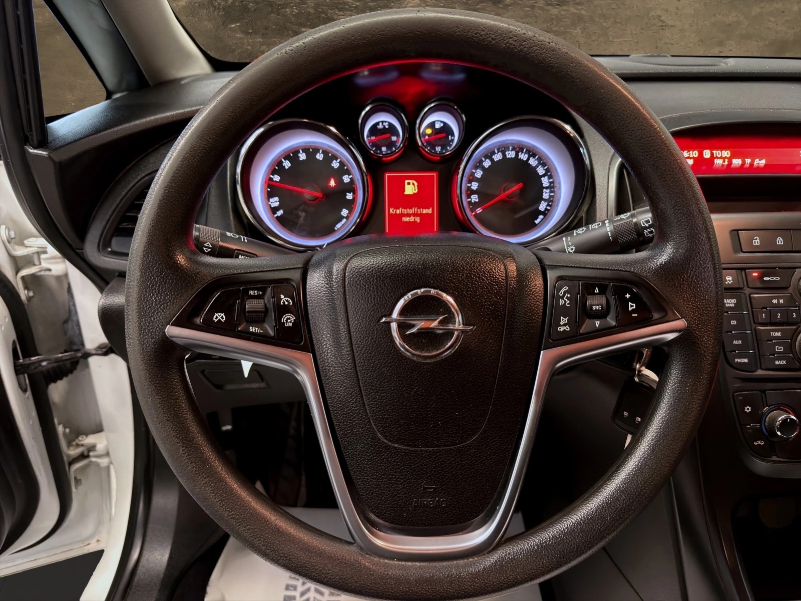 OPEL Astra SportsTourer 1.4i 16V Turbo Active Edition-image-6