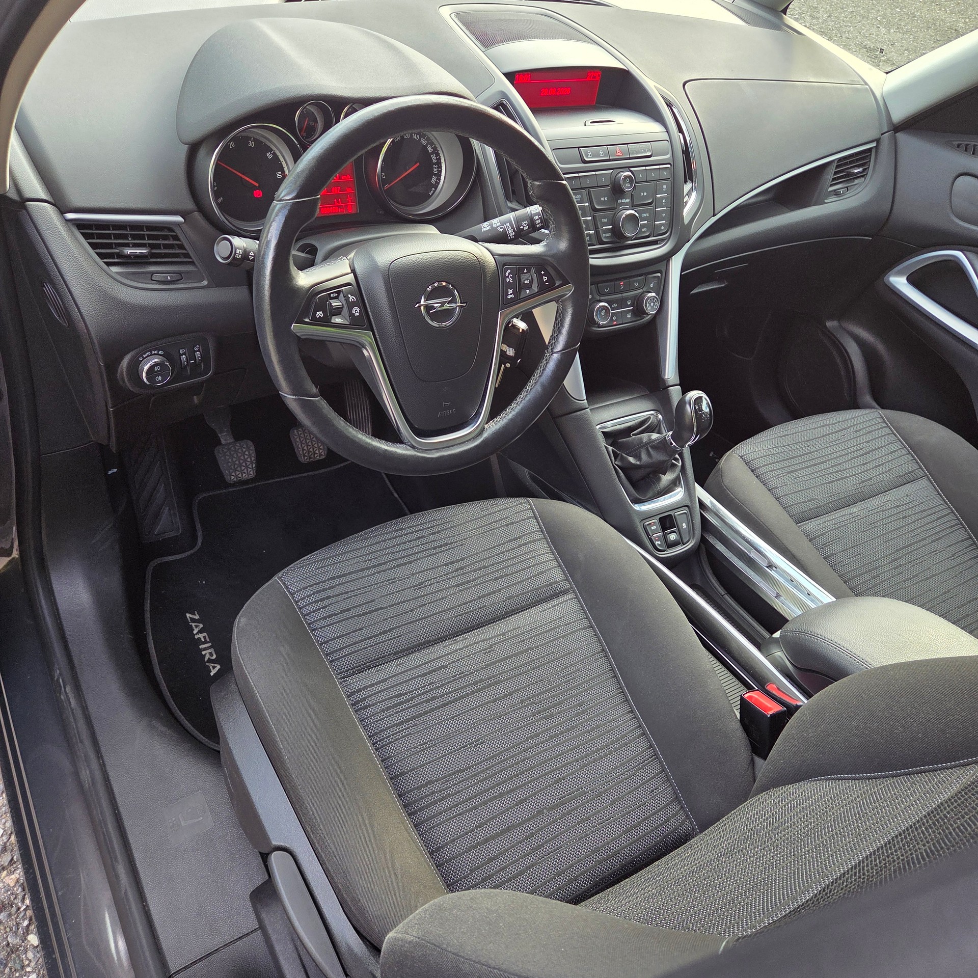 OPEL Zafira Tourer 1.6 CDTi Business Line-image-6