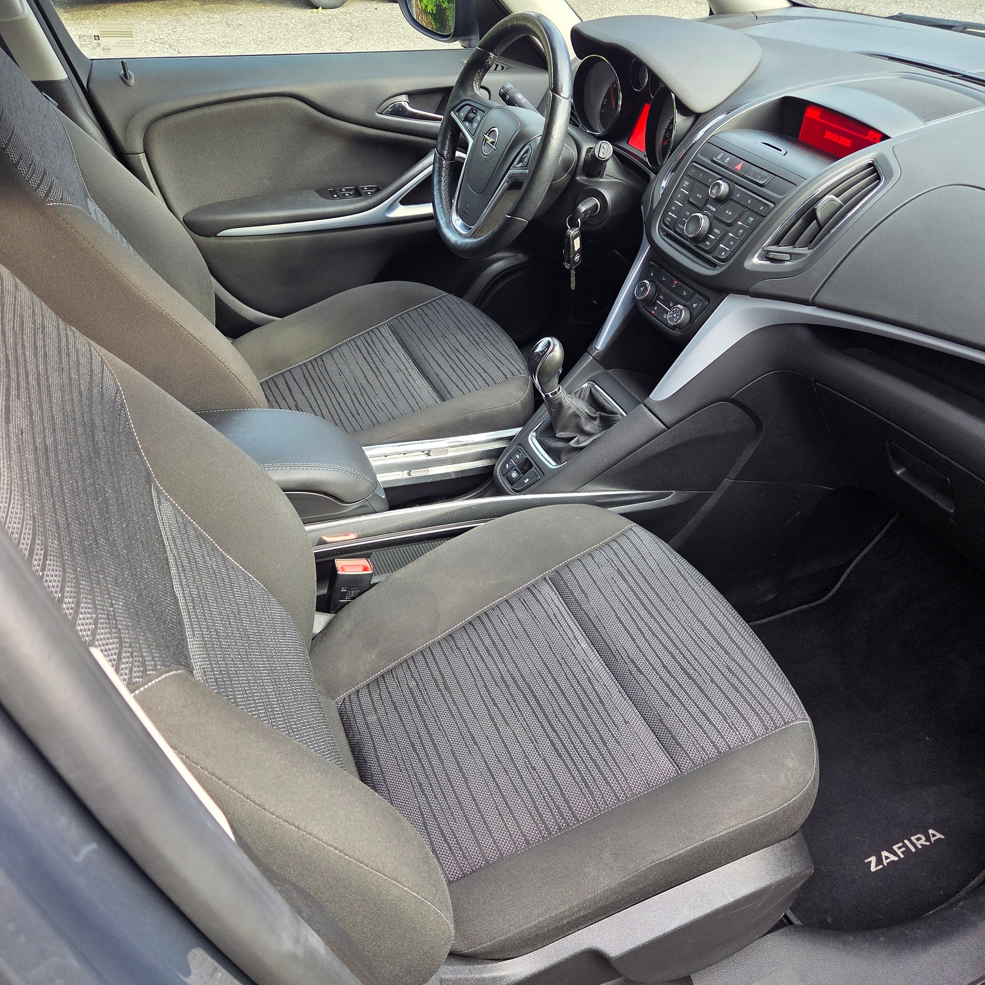 OPEL Zafira Tourer 1.6 CDTi Business Line-image-8
