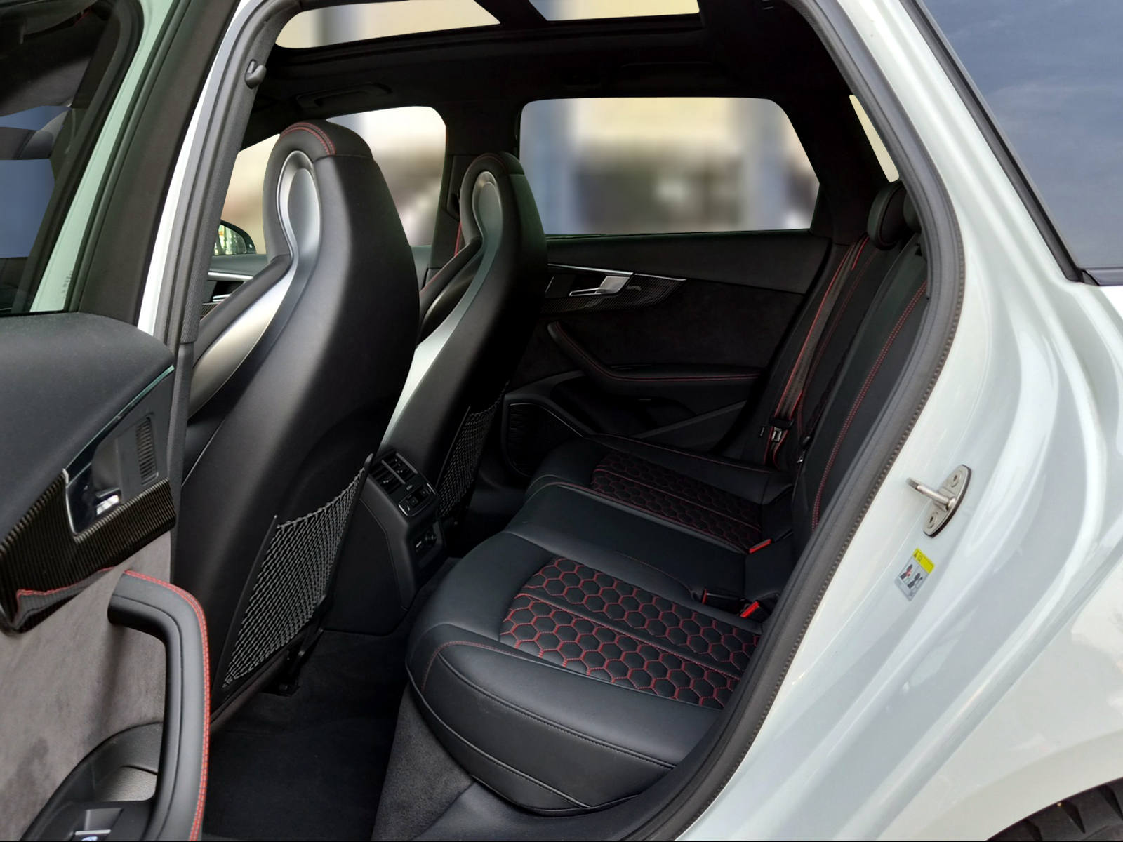 AUDI RS4 Avant 2.9 TFSI quattro tiptronic Gletscherweiss Metallic-image-9