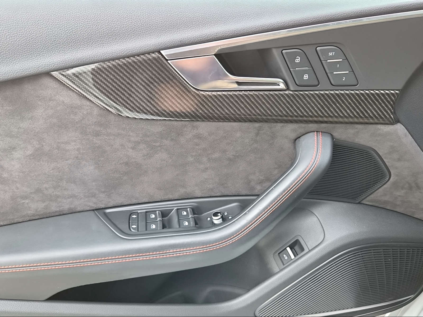 AUDI RS4 Avant 2.9 TFSI quattro tiptronic Gletscherweiss Metallic-image-16