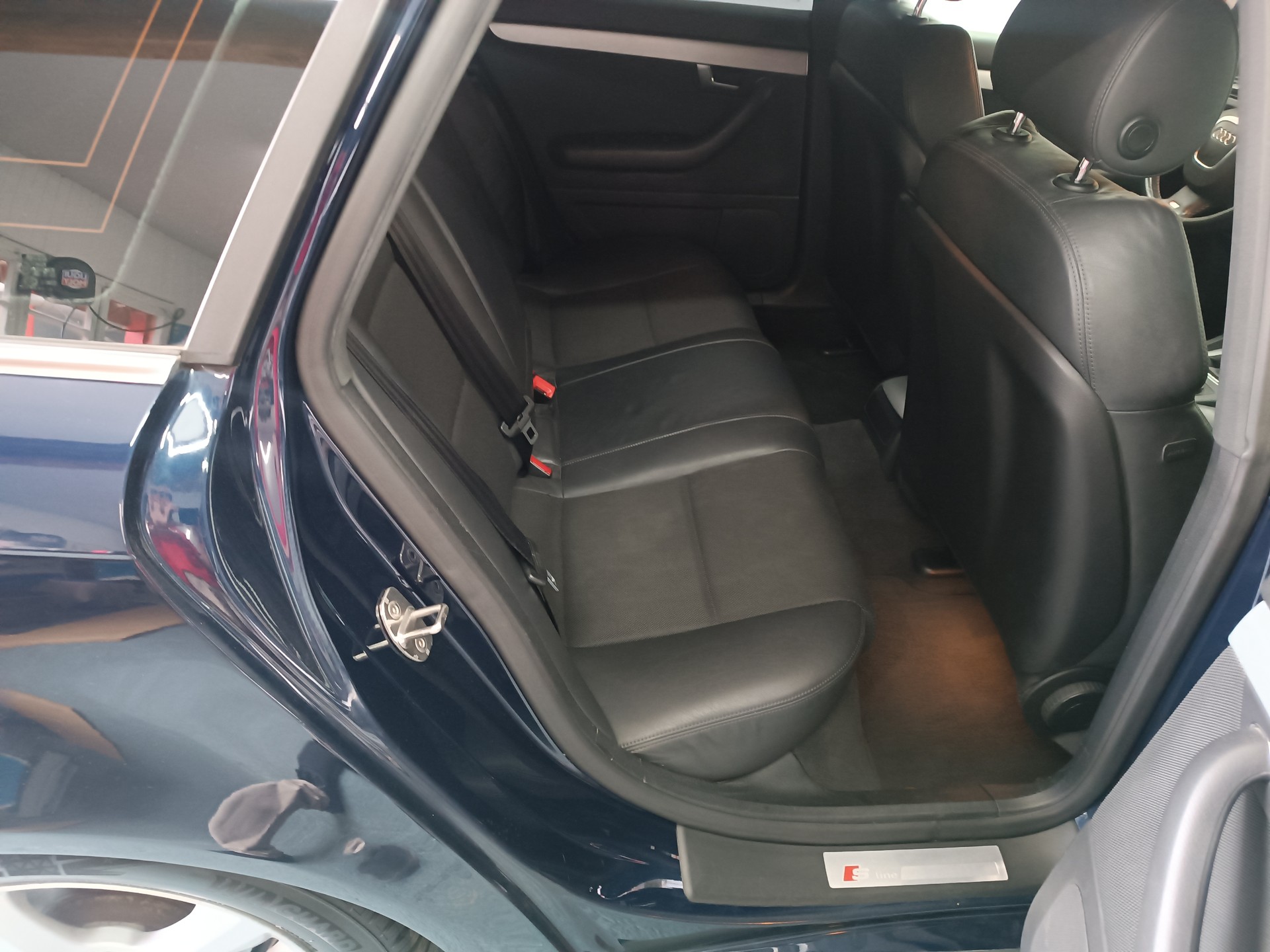 AUDI A4 Avant 1.8 Turbo-image-14