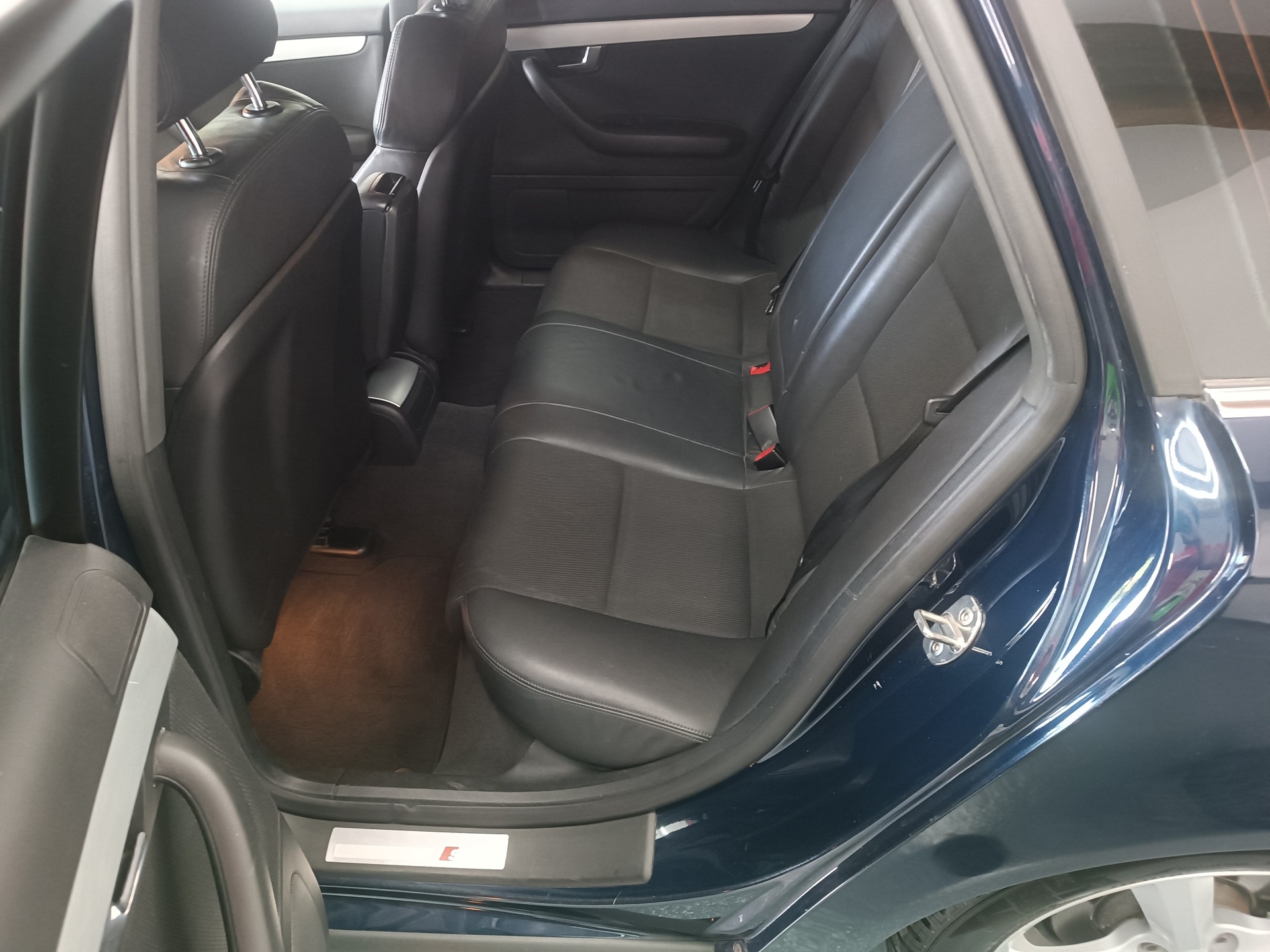 AUDI A4 Avant 1.8 Turbo-image-13