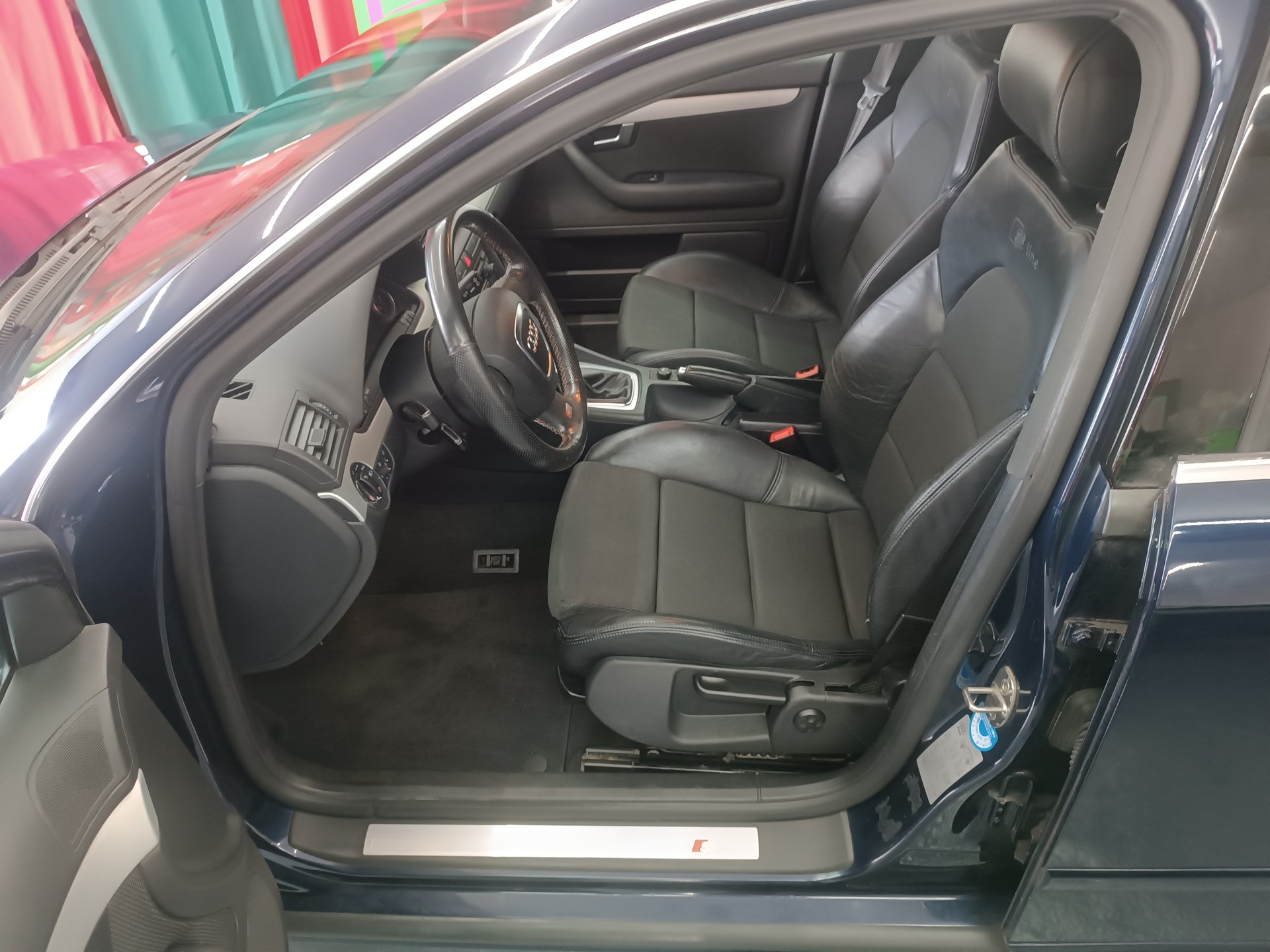AUDI A4 Avant 1.8 Turbo-image-11