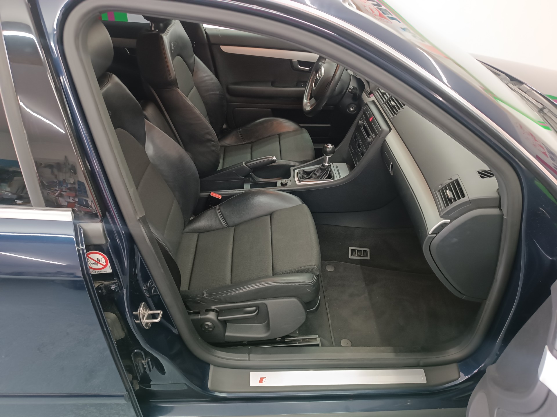 AUDI A4 Avant 1.8 Turbo-image-12
