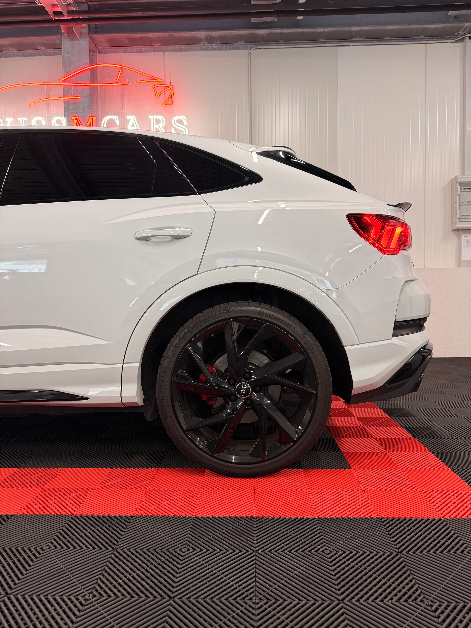 AUDI RS Q3 Sportback quattro S tronic-image-13