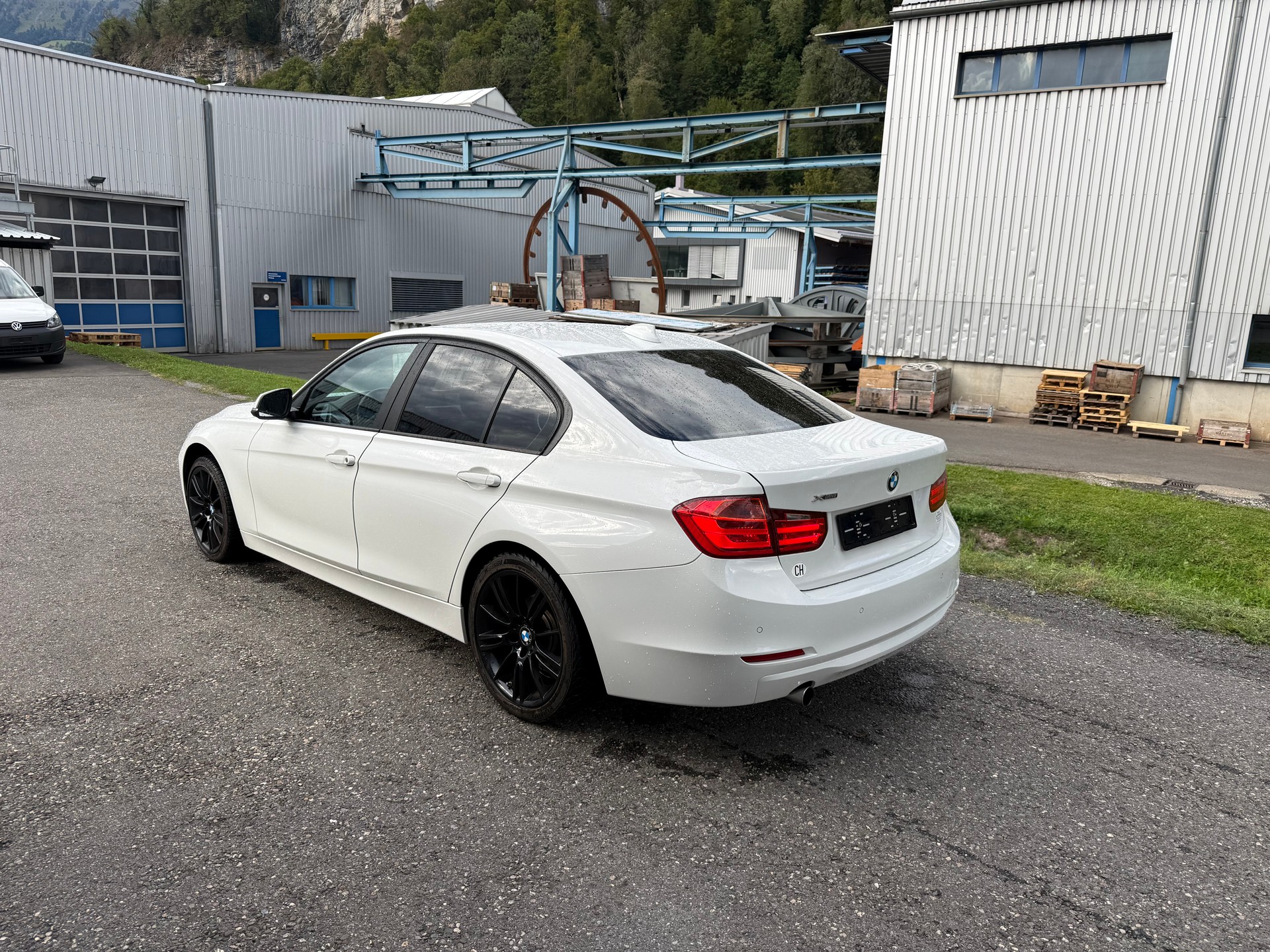BMW 318d xDrive-image-9