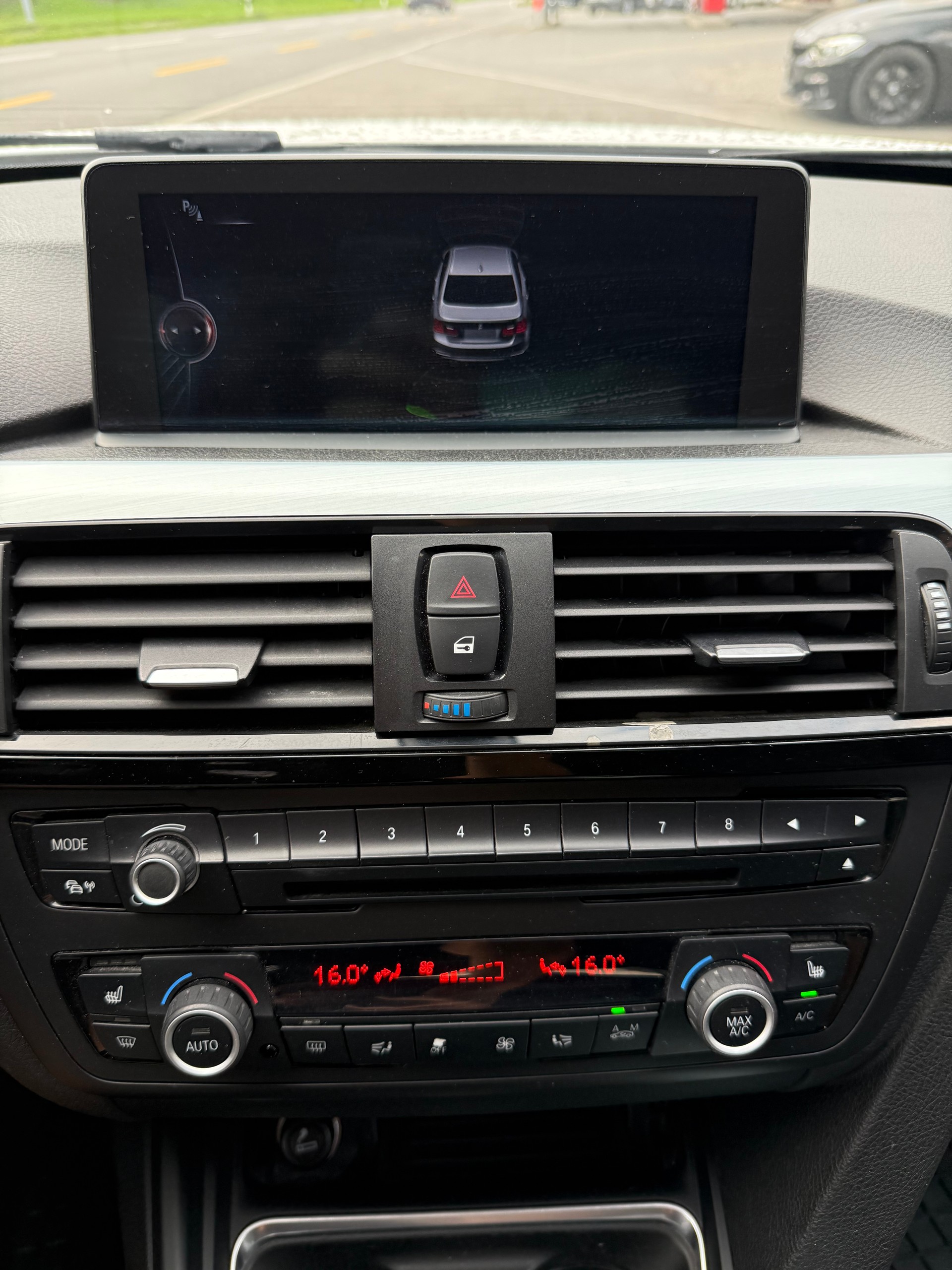 BMW 318d xDrive-image-8