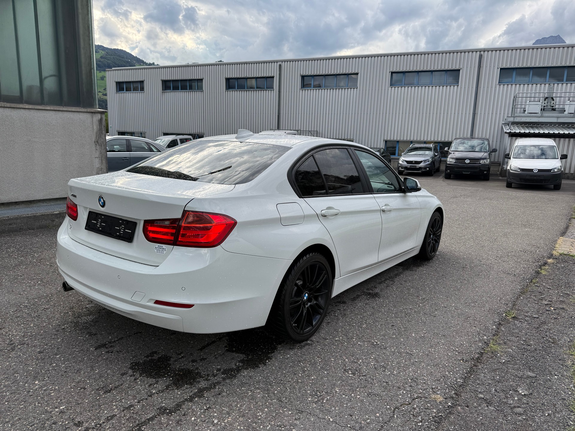 BMW 318d xDrive-image-14