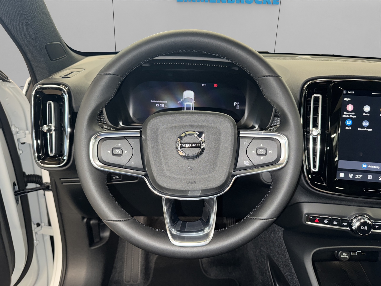 VOLVO EX40 Twin Performance Ultra AWD-image-10