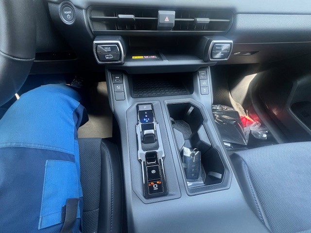 SUZUKI Across 2.5 Plug-in-Hybrid Compact Top E-CVT-image-12